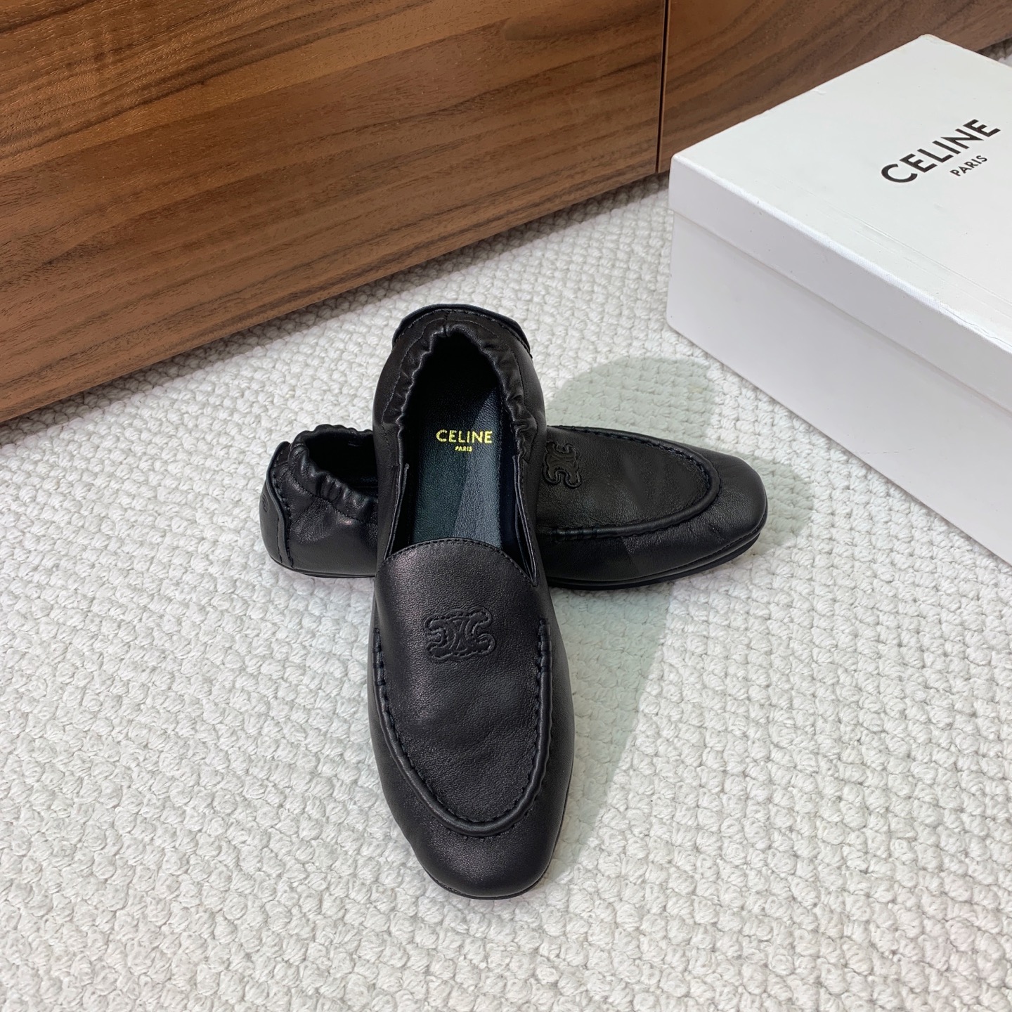 🔸CELI*E🔸乐福鞋。设计风格非常新颖、原版一比一定制！面料羊京、牛皮。原版大底。码数：35-41（4