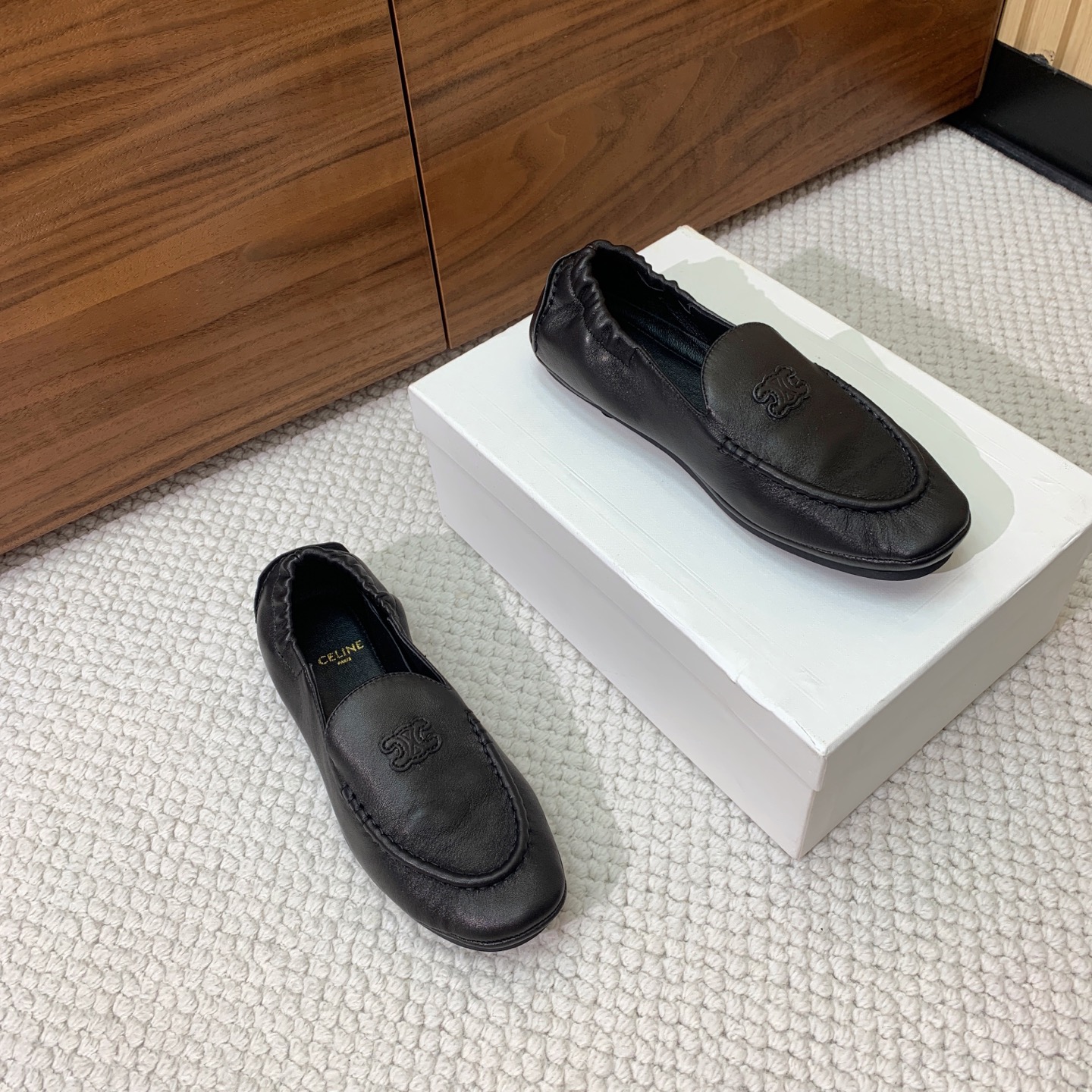 🔸CELI*E🔸乐福鞋。设计风格非常新颖、原版一比一定制！面料羊京、牛皮。原版大底。码数：35-41（4