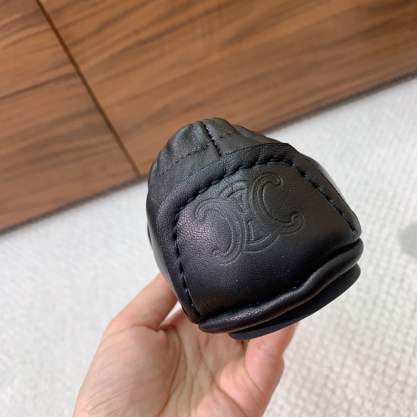 🔸CELI*E🔸乐福鞋。设计风格非常新颖、原版一比一定制！面料羊京、牛皮。原版大底。码数：35-41（4