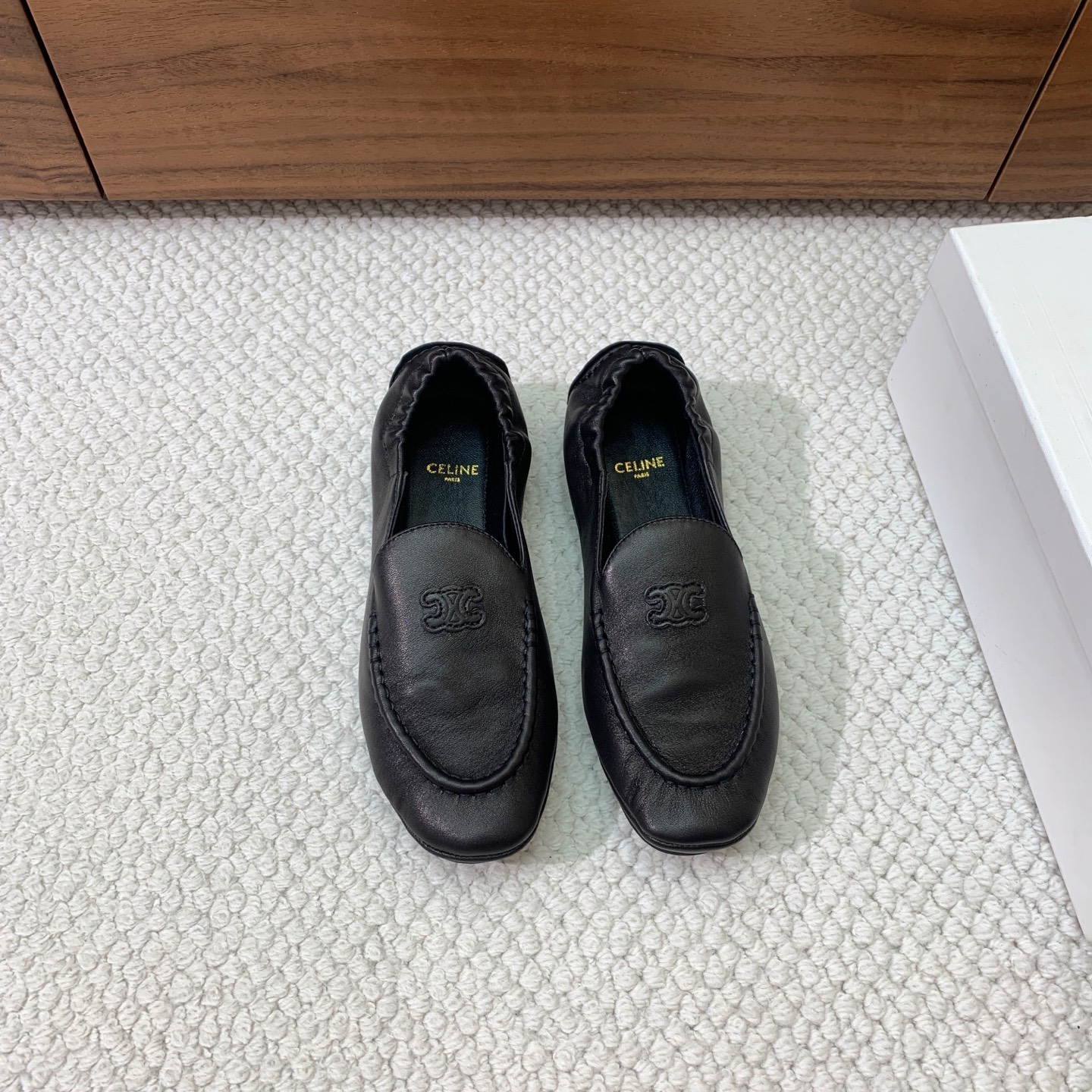 🔸CELI*E🔸乐福鞋。设计风格非常新颖、原版一比一定制！面料羊京、牛皮。原版大底。码数：35-41（4