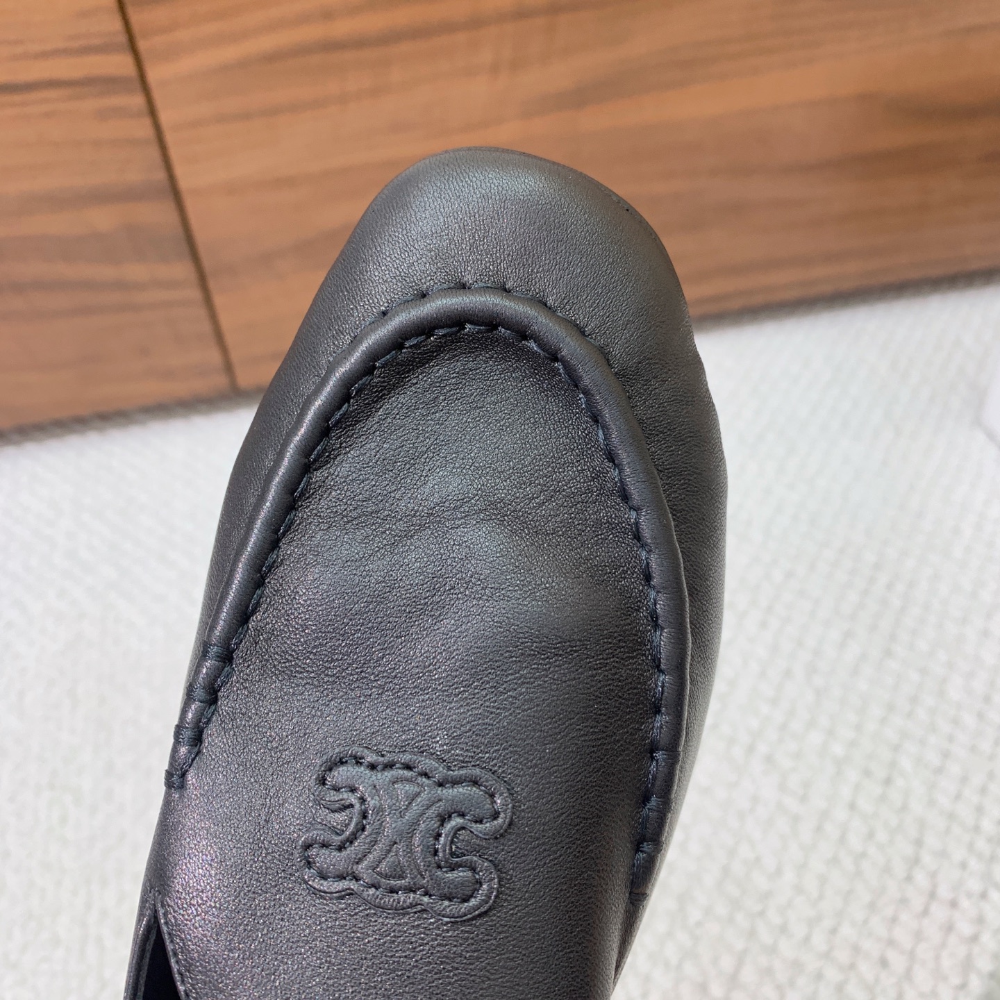 🔸CELI*E🔸乐福鞋。设计风格非常新颖、原版一比一定制！面料羊京、牛皮。原版大底。码数：35-41（4