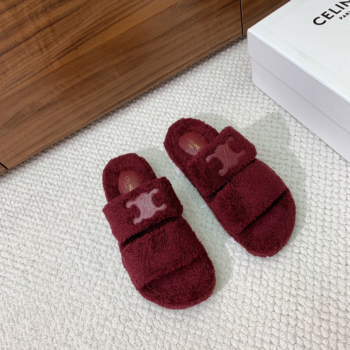 🔸CELI*E🔸毛毛拖鞋。鞋面原版一致的毛巾布。大底我们选用的是与原版一样的TPU材质底片耐磨防滑！！码