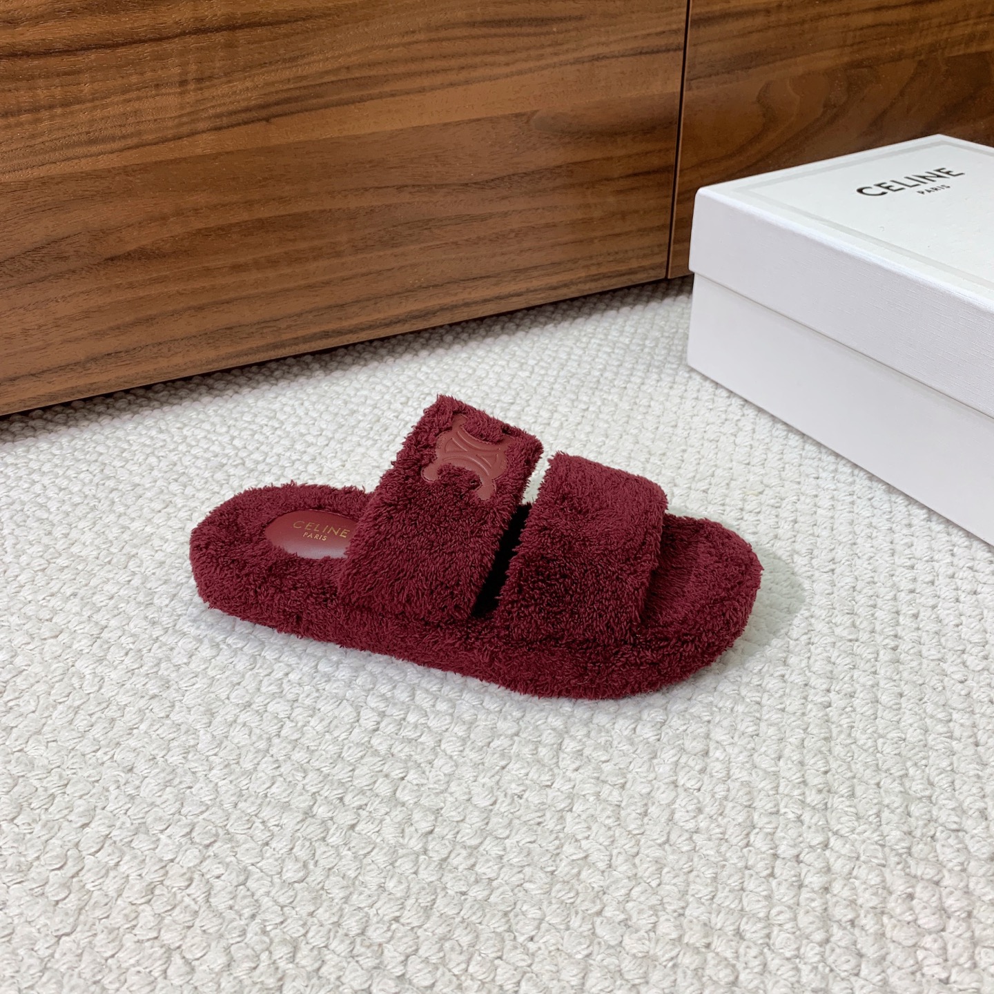 🔸CELI*E🔸毛毛拖鞋。鞋面原版一致的毛巾布。大底我们选用的是与原版一样的TPU材质底片耐磨防滑！！码