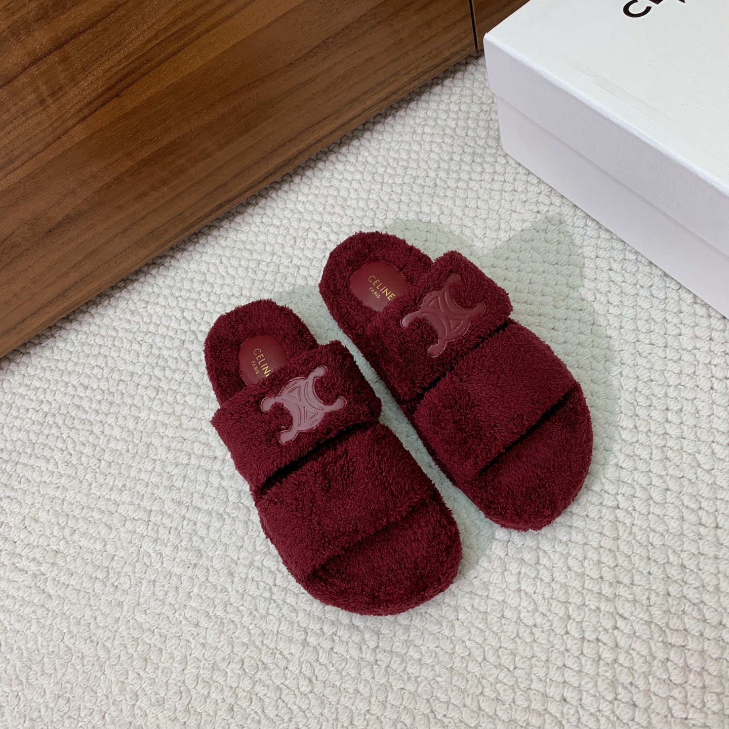 🔸CELI*E🔸毛毛拖鞋。鞋面原版一致的毛巾布。大底我们选用的是与原版一样的TPU材质底片耐磨防滑！！码