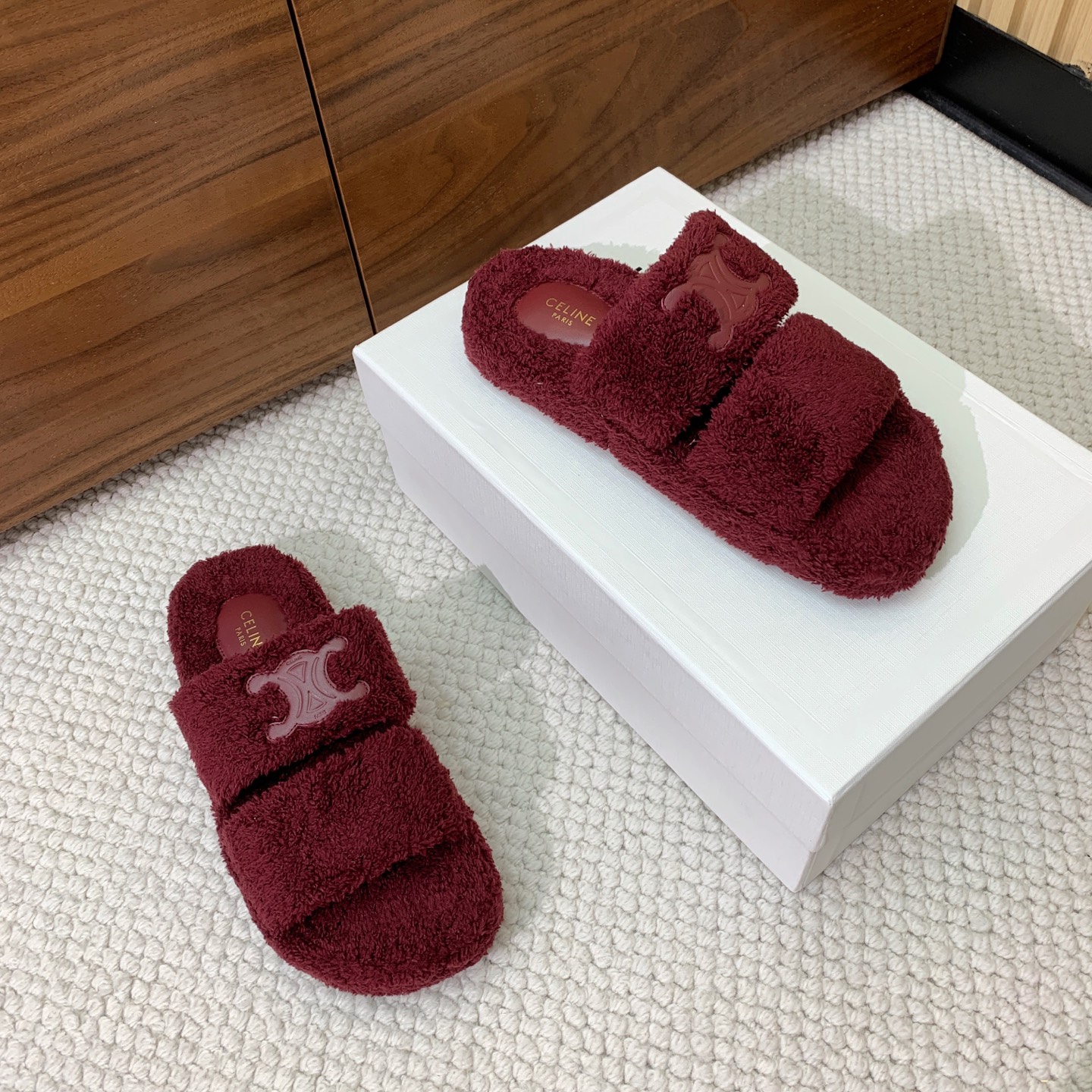 🔸CELI*E🔸毛毛拖鞋。鞋面原版一致的毛巾布。大底我们选用的是与原版一样的TPU材质底片耐磨防滑！！码