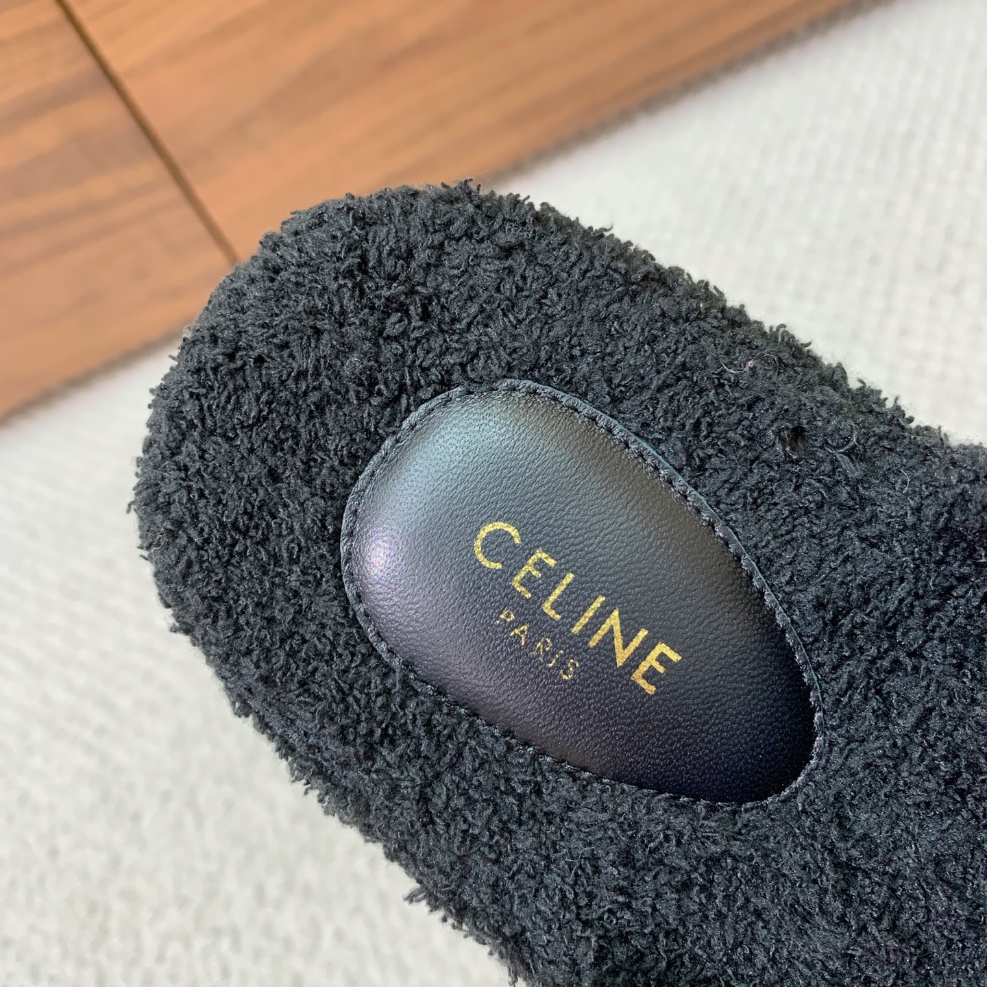 🔸CELI*E🔸毛毛拖鞋。鞋面原版一致的毛巾布。大底我们选用的是与原版一样的TPU材质底片耐磨防滑！！码