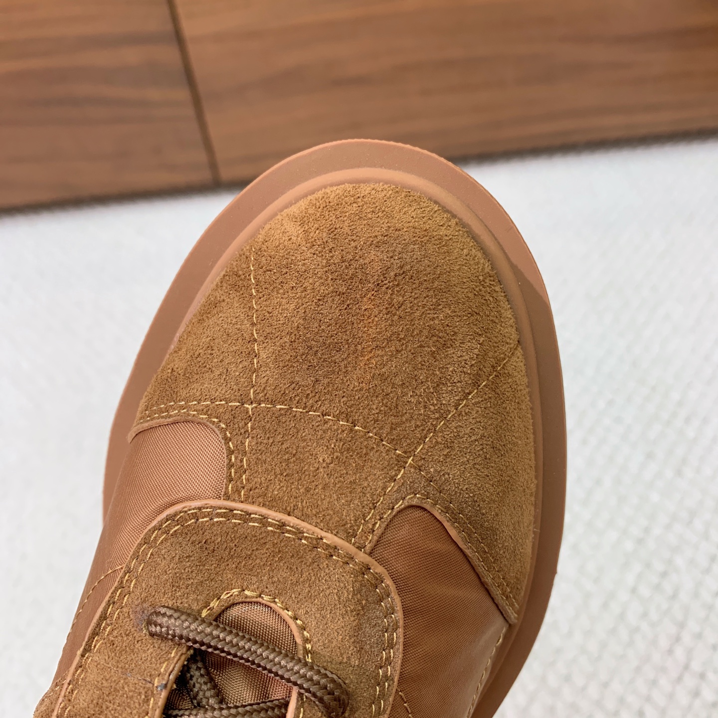 🔸CELI*E🔸秋冬短靴。凯旋门装饰中筒靴型，侧面拉链鞋带可调节。鞋面牛京➕定制网布。原版开模大底码数：