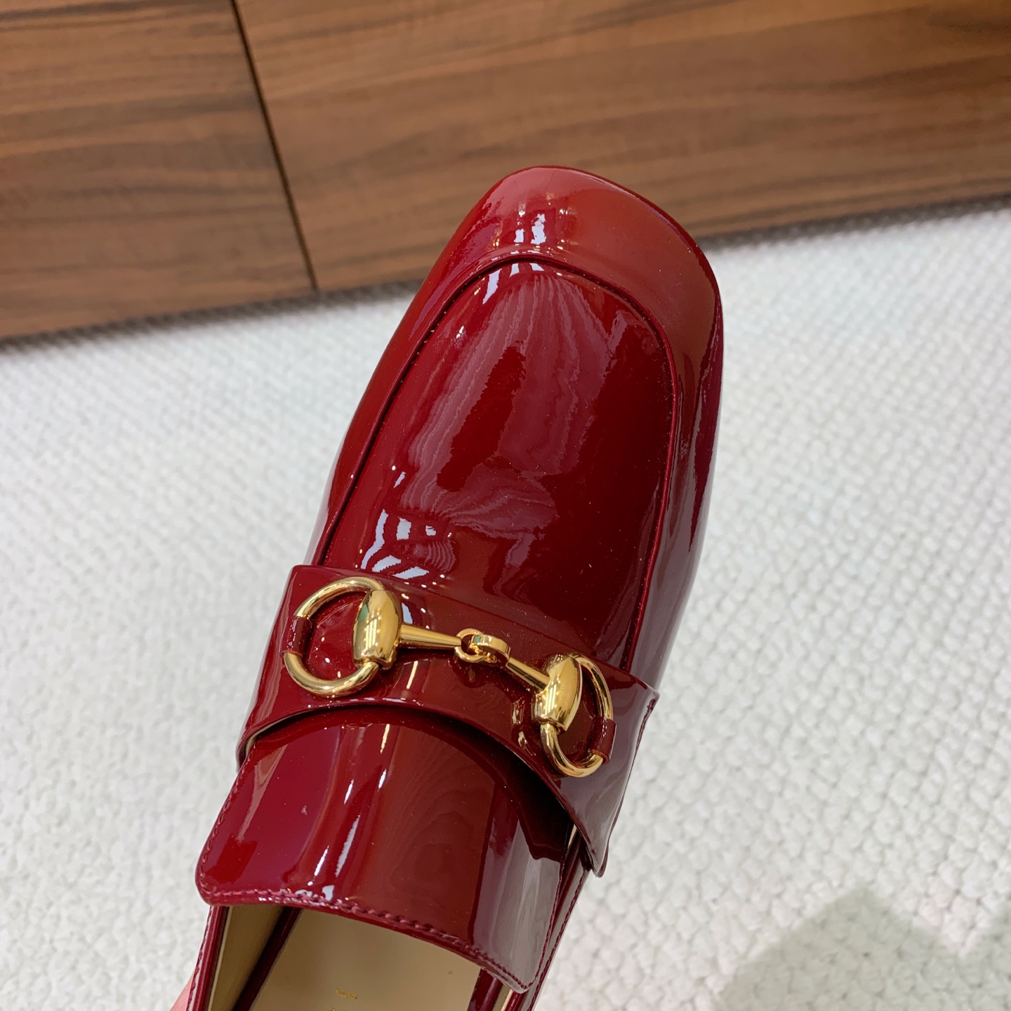 🔸Gu*ci🔸粗跟单鞋。精心调制的鞋楦，鞋面漆皮、牛皮、定制布料。羊皮内里和垫脚，真皮大底。跟高5.5c