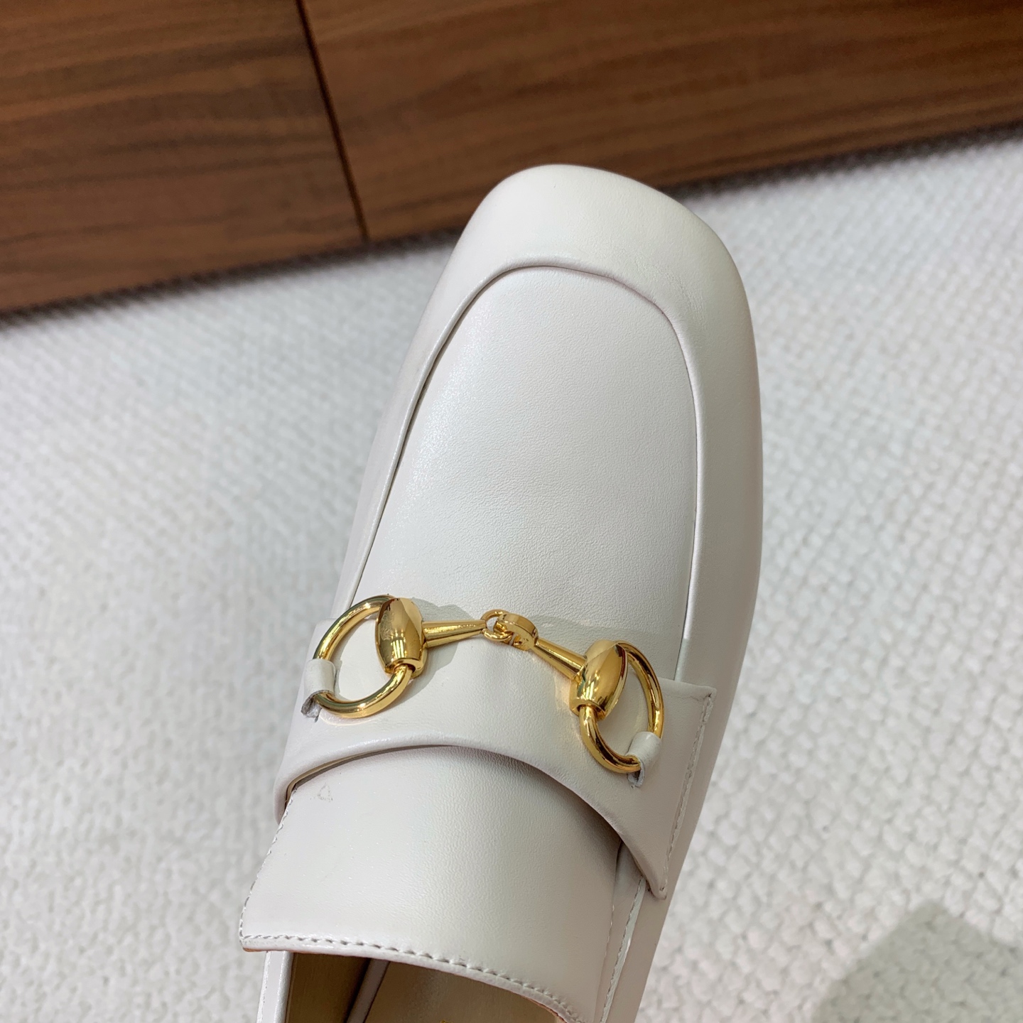 🔸Gu*ci🔸粗跟单鞋。精心调制的鞋楦，鞋面漆皮、牛皮、定制布料。羊皮内里和垫脚，真皮大底。跟高5.5c