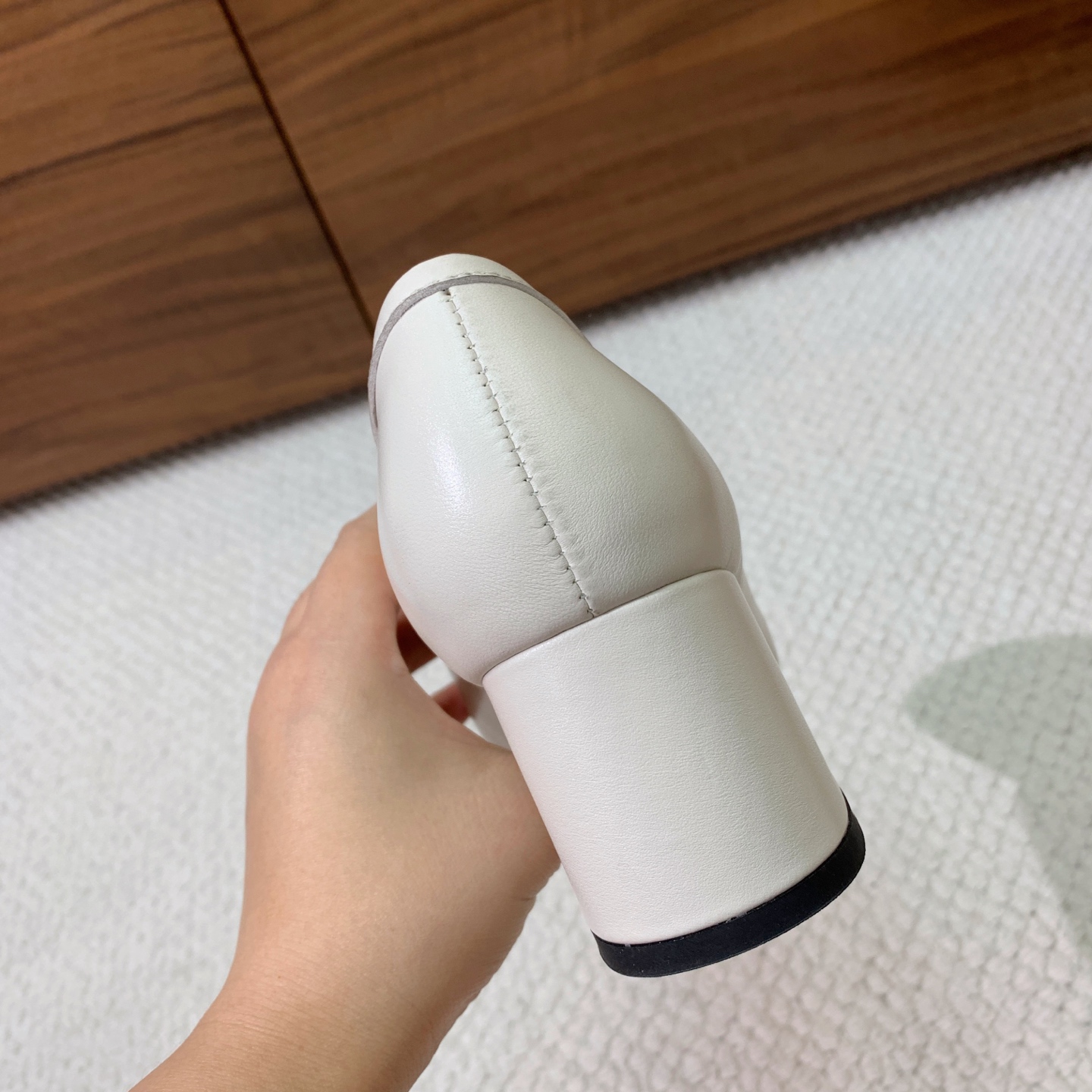 🔸Gu*ci🔸粗跟单鞋。精心调制的鞋楦，鞋面漆皮、牛皮、定制布料。羊皮内里和垫脚，真皮大底。跟高5.5c