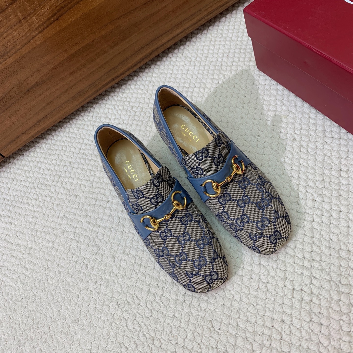 🔸Gu*ci🔸粗跟单鞋。精心调制的鞋楦，鞋面漆皮、牛皮、定制布料。羊皮内里和垫脚，真皮大底。跟高5.5c