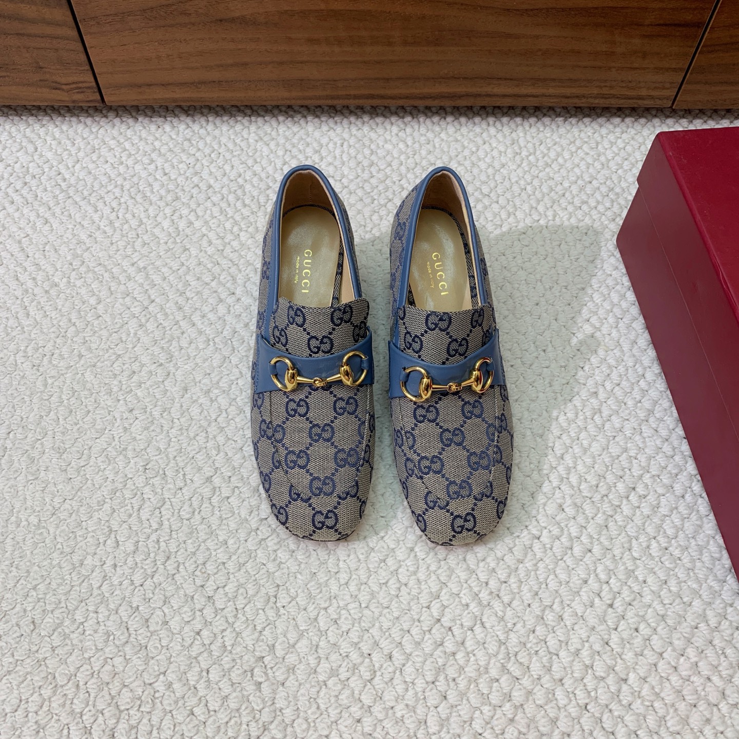 🔸Gu*ci🔸粗跟单鞋。精心调制的鞋楦，鞋面漆皮、牛皮、定制布料。羊皮内里和垫脚，真皮大底。跟高5.5c