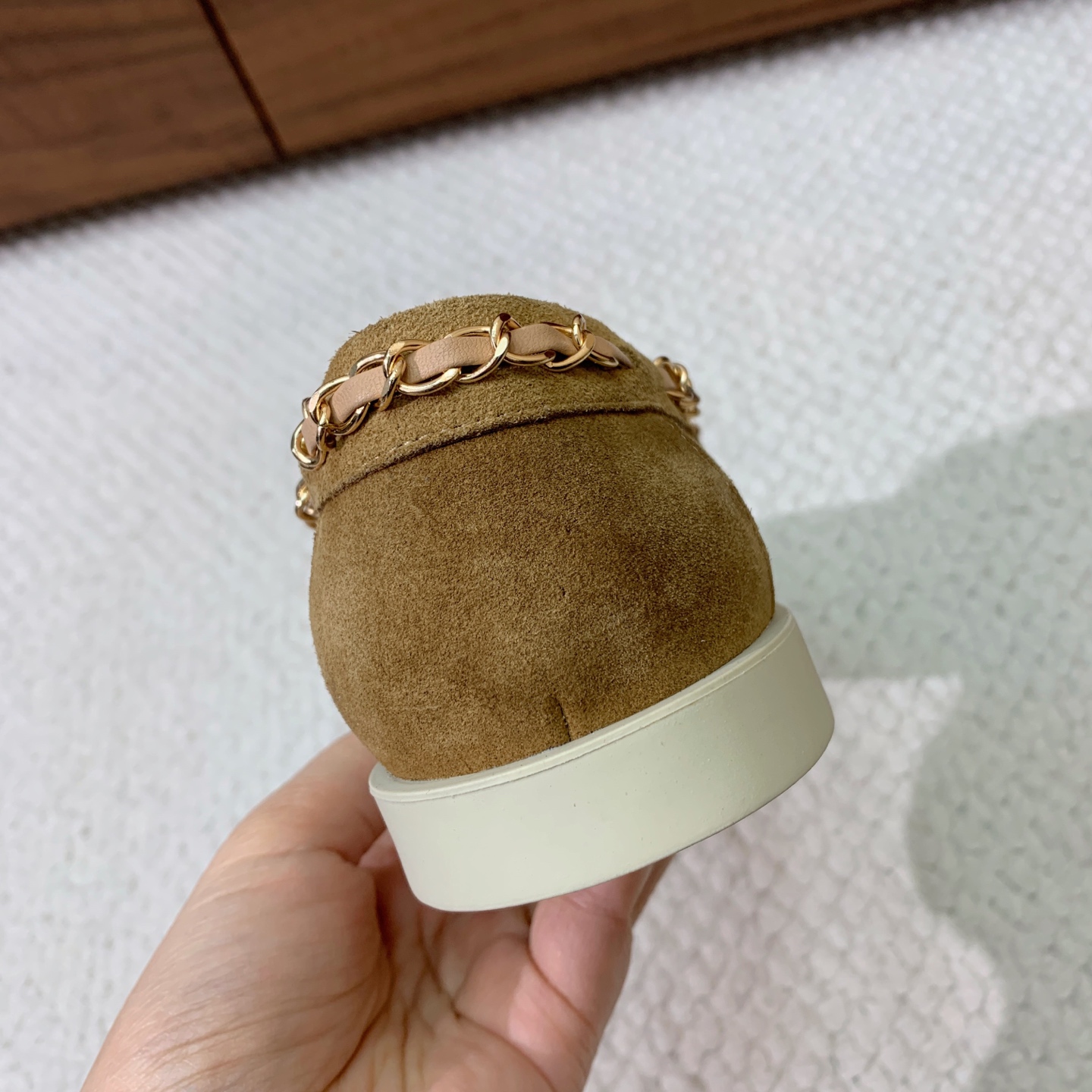 🔸Chan*l🔸拼色乐福鞋。超多明星时尚博主种草。妙选用皮穿链条个性别致 一眼就爱上 麂皮➕拼色 日常又