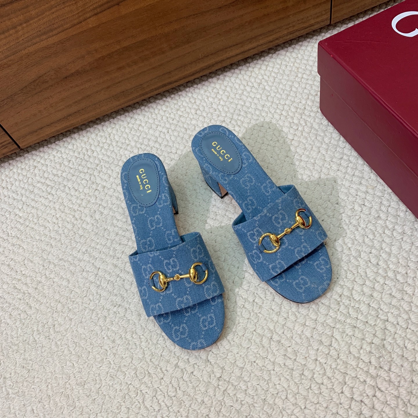 🔸Gu*ci🔸粗跟拖鞋。鞋面羊皮、定制GG材料。羊皮内里及垫脚。真皮大底。跟高5.5cm码数：35-42