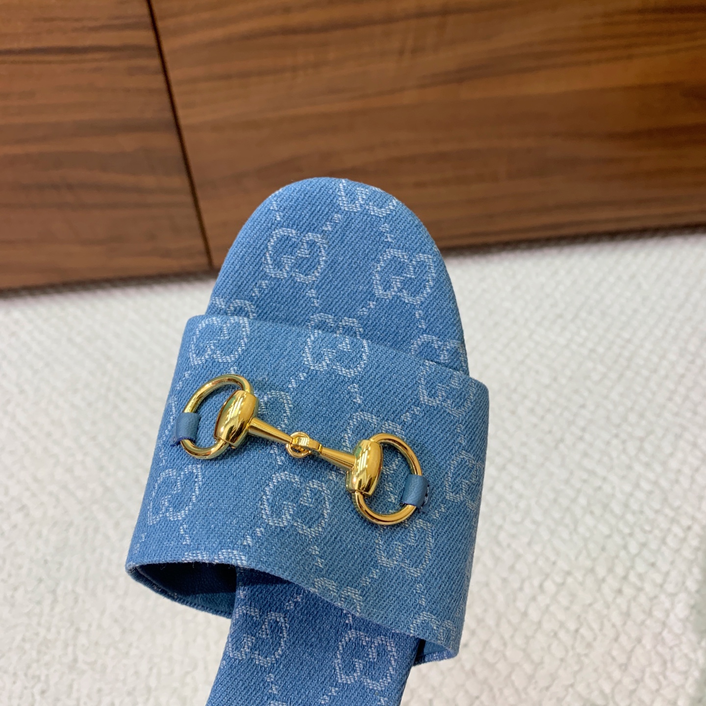 🔸Gu*ci🔸粗跟拖鞋。鞋面羊皮、定制GG材料。羊皮内里及垫脚。真皮大底。跟高5.5cm码数：35-42