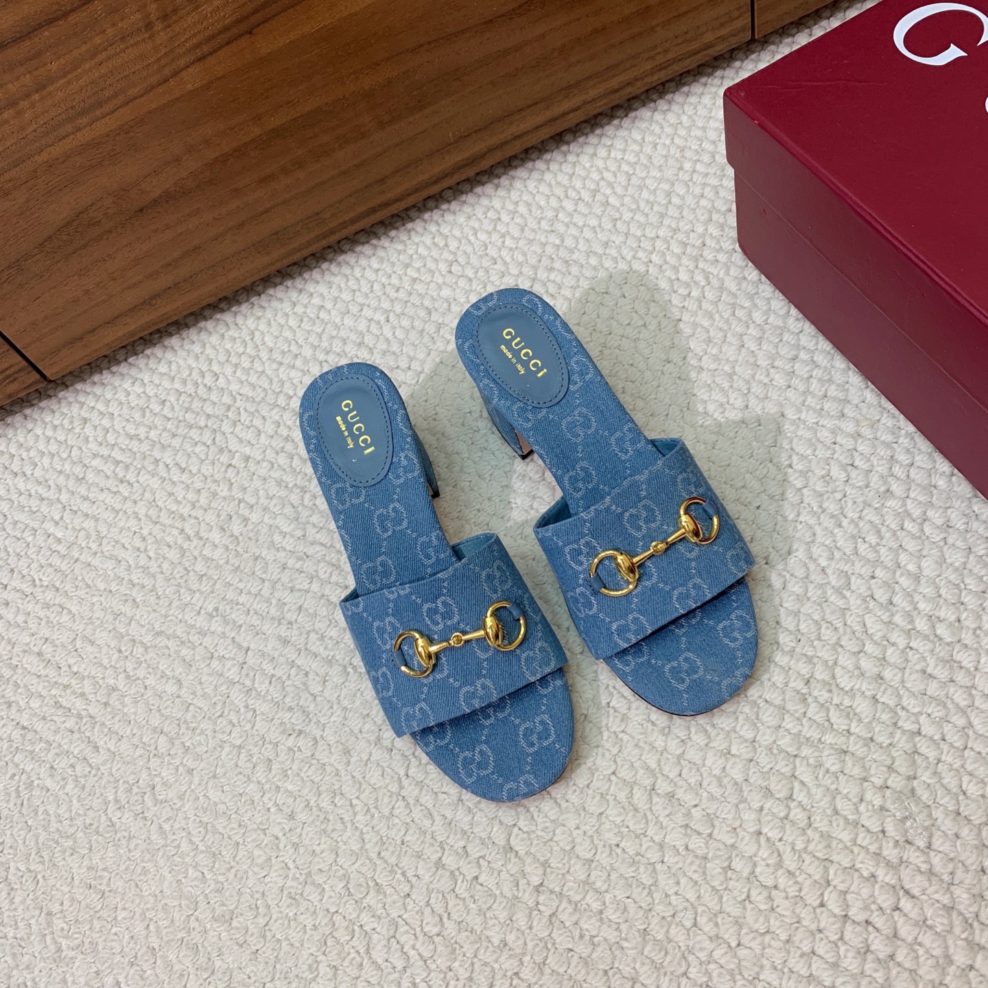 🔸Gu*ci🔸粗跟拖鞋。鞋面羊皮、定制GG材料。羊皮内里及垫脚。真皮大底。跟高5.5cm码数：35-42