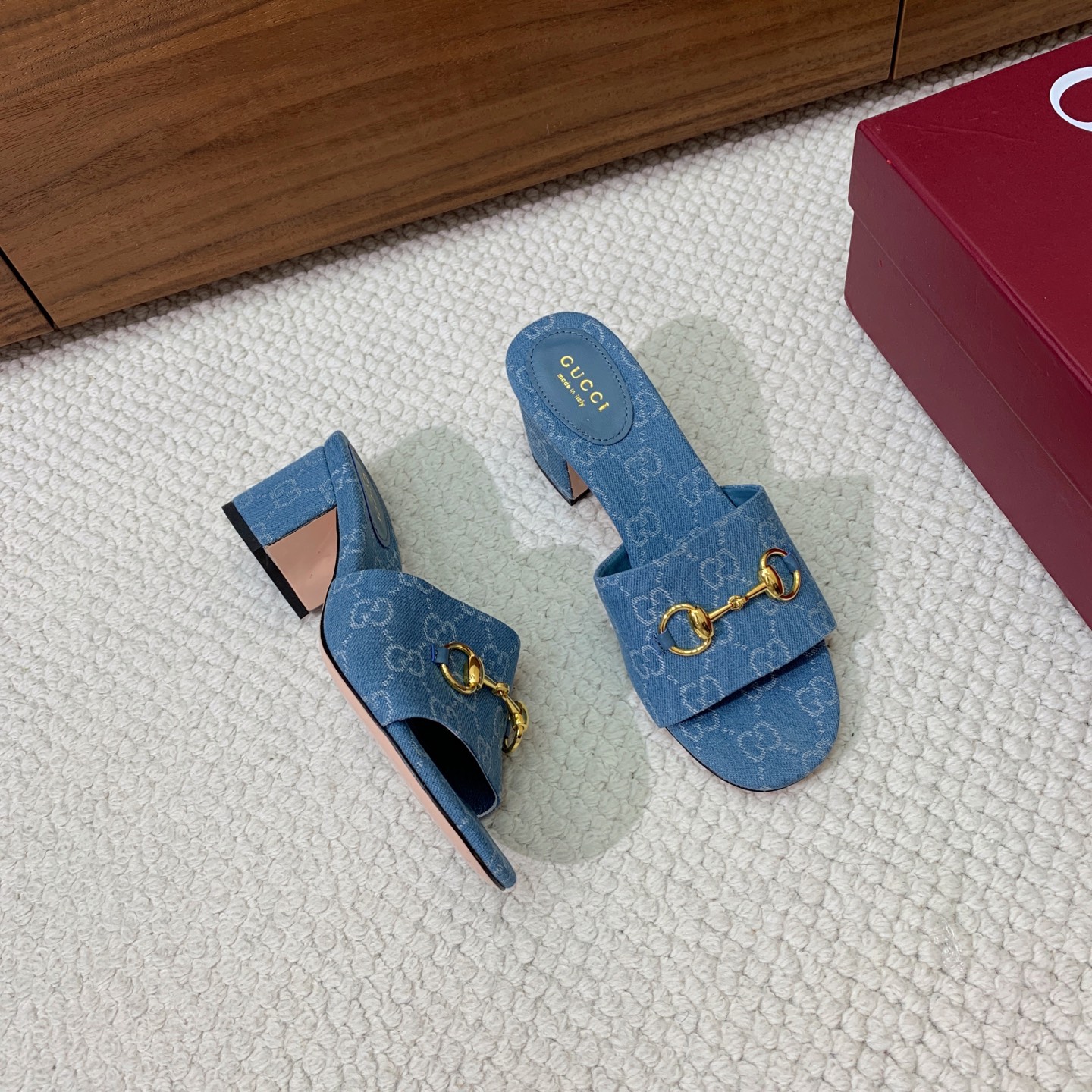 🔸Gu*ci🔸粗跟拖鞋。鞋面羊皮、定制GG材料。羊皮内里及垫脚。真皮大底。跟高5.5cm码数：35-42