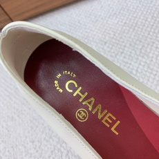 🔸Chan*l🔸方头单鞋。双色拼接➕标志性双C,不管是通勤还是约会都能轻松拿捏,不同配色解锁不同风格,每一帧都是精致氛围 🔸Chan*l🔸方头单鞋。双色拼接➕标志性双C,不管是通勤还是约会都能轻松拿捏,不同配色解锁不同风格,每一帧都是精致氛围