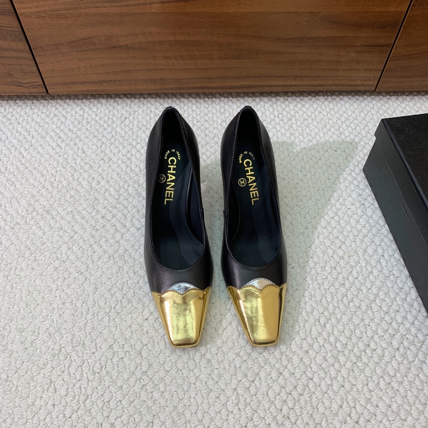 NO:927702,Chan*l high-heeled shoes. Minimalist design, super easy-to-match daily style. Small square toe design, slimming and not picky about foot shape. The upper is imported sheep leather, sheepskin lining and feet, genuine leather outsole, heel height 9cm, size 34-42 (34, 40, 41, 42 customization is not returnable) batch, single shoes, chanel, cowhide, sheepskin, sheep, Leather soles19860909Chan*l高跟单鞋.极简设计、超好搭配的日常款.小方头设计、显瘦不挑脚型.鞋面进口羊京、牛皮.羊皮内里及垫脚,真皮大底,跟高9cm 码数34-42（34、40、41、42定制不退换） 批,单鞋,chanel,cowhide,sheepskin,sheep,Leather soles,Women's Shoes