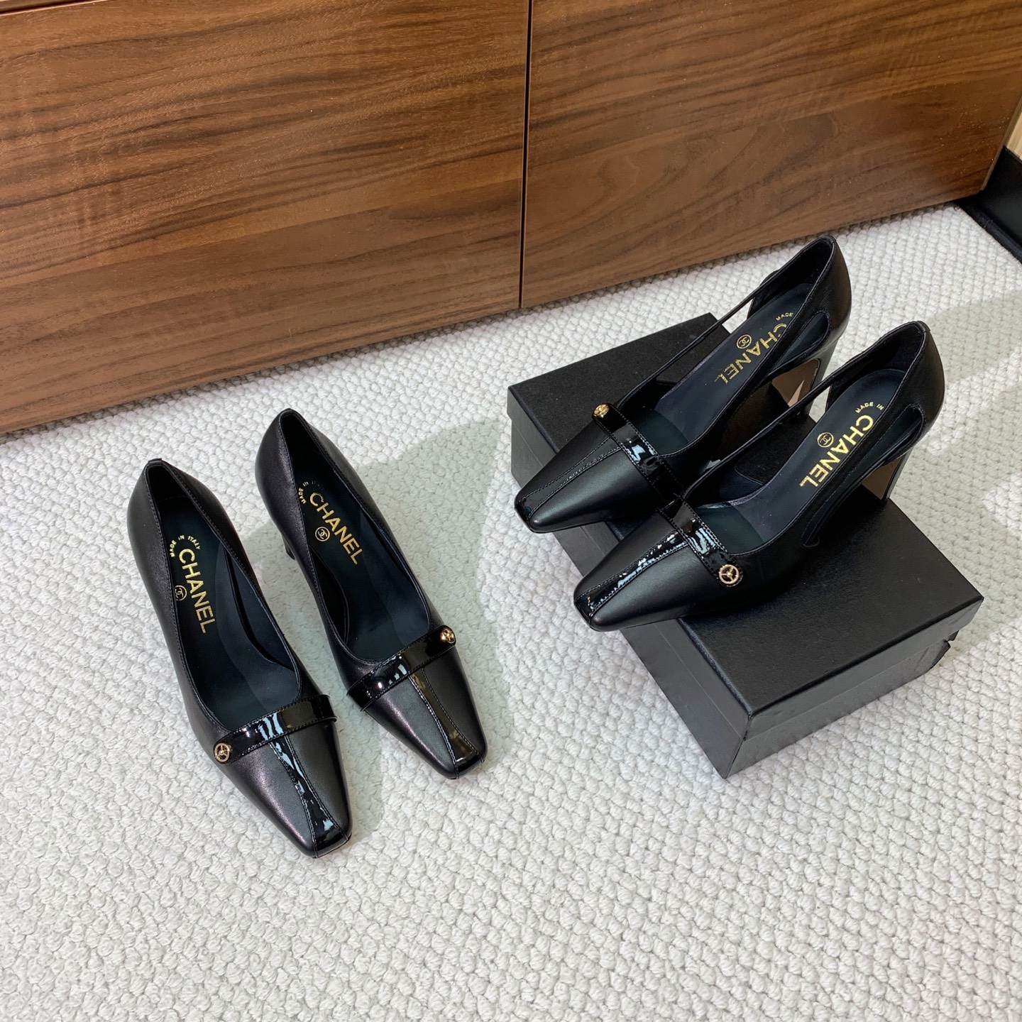 NO:927716,Chan*l high-heeled shoes. Minimalist design, super easy-to-match everyday style. Small square toe design, slimming and not picky about the shape of the foot. Upper embossed cowhide, cowhide patent leather. Sheepskin lining and foot pads, genuine leather outsole, heel height 9cm, size 34-42 (34, 40, 41, 42 customization is not returnable) batch, single shoes, chanel, cowhide, sheepskin, Leather soles19860909Chan*l高跟单鞋.极简设计、超好搭配的日常款.小方头设计、显瘦不挑脚型.鞋面压纹牛皮、牛皮漆皮.羊皮内里及垫脚,真皮大底,跟高9cm 码数34-42（34、40、41、42定制不退换） 批,单鞋,chanel,cowhide,sheepskin,Leather soles,Women's Shoes