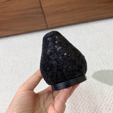 🔸Chan*l🔸方头蝴蝶结玛丽珍单鞋。撞色拼接自带复古氛围感,小巧蝴蝶结温柔加分 金属双C标识低调显贵。 材质:鞋面牛皮 🔸Chan*l🔸方头蝴蝶结玛丽珍单鞋。撞色拼接自带复古氛围感,小巧蝴蝶结温柔加分 金属双C标识低调显贵。 材质:鞋面牛皮