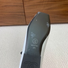 🔸Chan*l🔸方头蝴蝶结玛丽珍单鞋。撞色拼接自带复古氛围感,小巧蝴蝶结温柔加分 金属双C标识低调显贵。 材质:鞋面牛皮 🔸Chan*l🔸方头蝴蝶结玛丽珍单鞋。撞色拼接自带复古氛围感,小巧蝴蝶结温柔加分 金属双C标识低调显贵。 材质:鞋面牛皮
