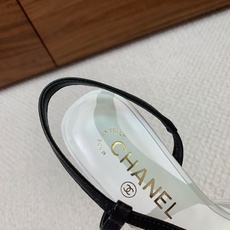 🔸Chan*l🔸S曲线高跟凉鞋。撞色细带设计超显脚瘦,优雅小猫跟恰到好处。 材质:鞋面牛皮,羊皮内里及垫脚。真皮大底。跟 🔸Chan*l🔸S曲线高跟凉鞋。撞色细带设计超显脚瘦,优雅小猫跟恰到好处。 材质:鞋面牛皮,羊皮内里及垫脚。真皮大底。跟