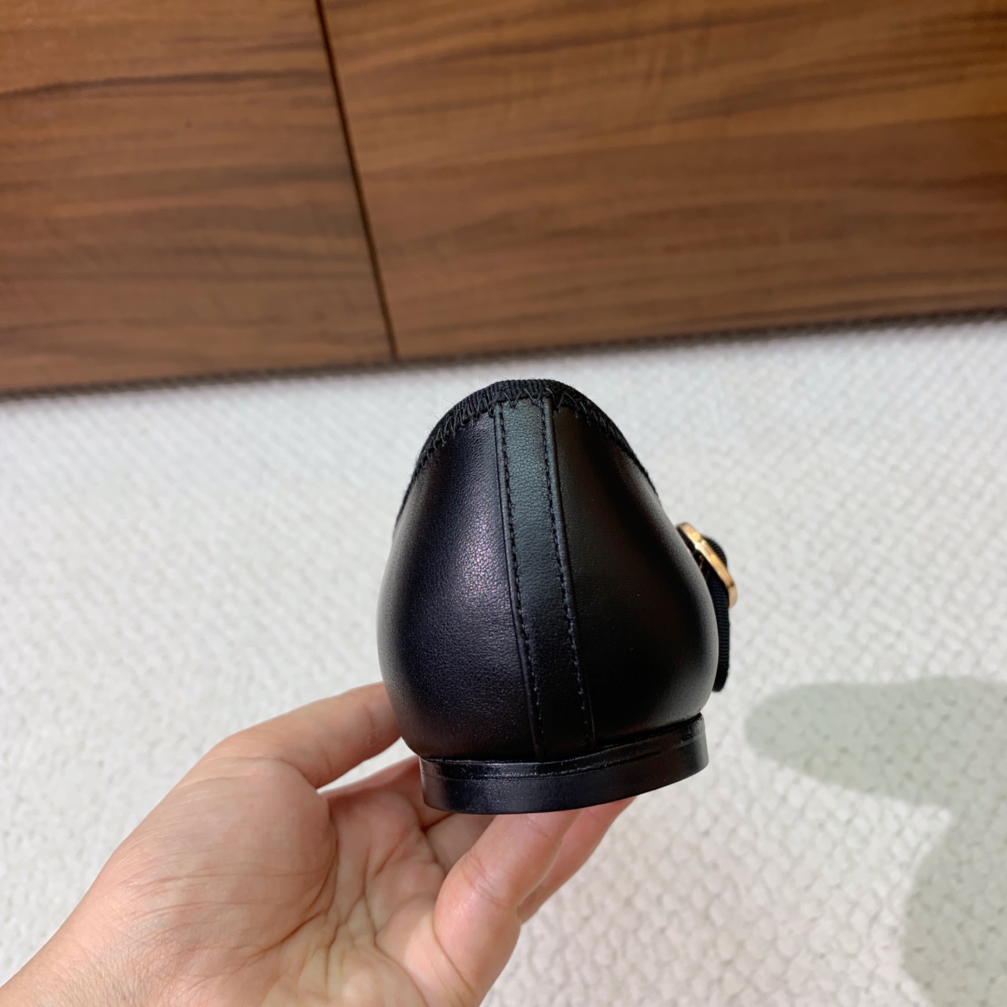 ￼ 🔸Chan*l🔸平底单鞋。超多网红博主穿搭，绝对是凹造型神器。鞋面牛皮。羊皮垫脚，真皮大底。 码数：35-41（40