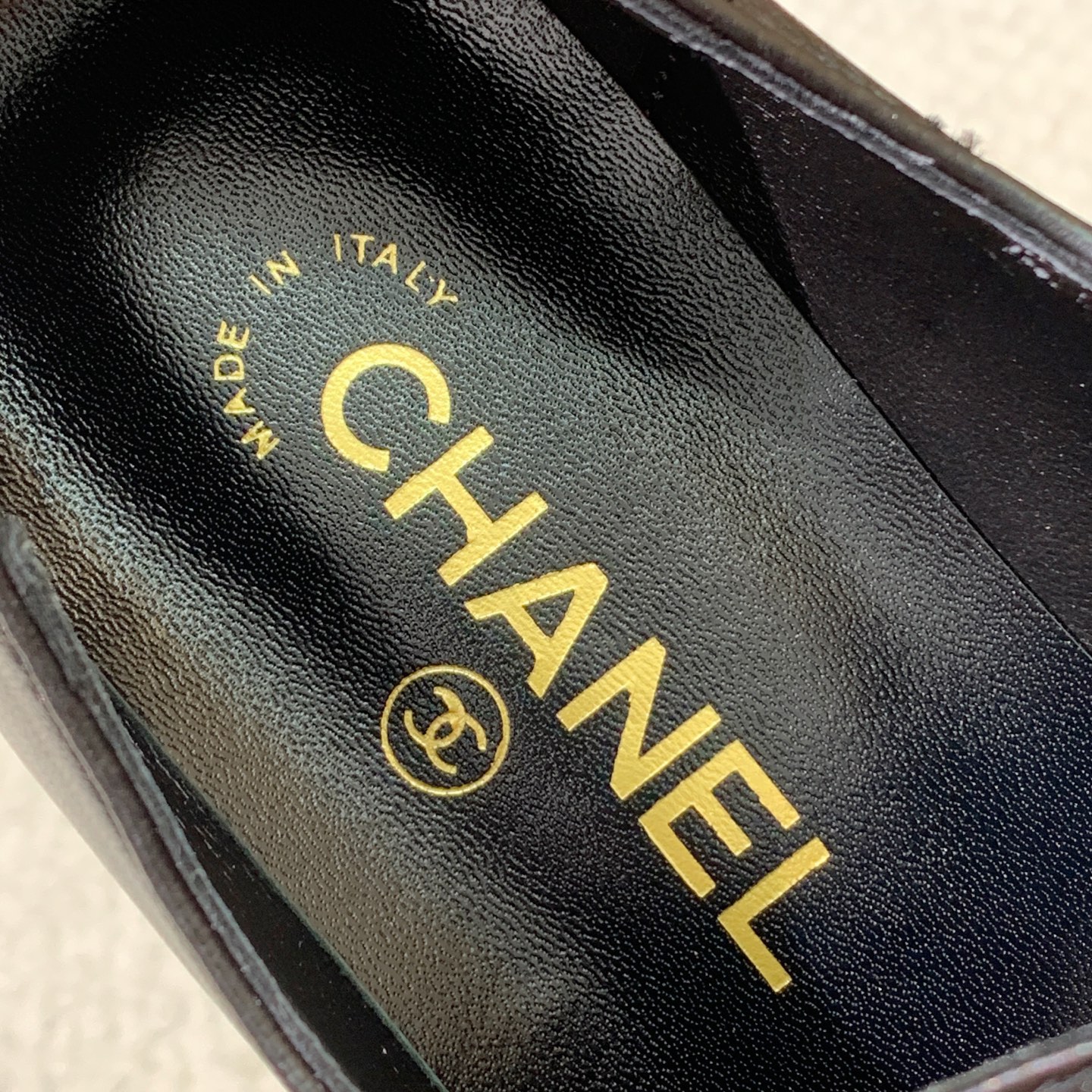 🔸Chan*l🔸平底单鞋。超多网红博主穿搭，绝对是凹造型神器。鞋面牛皮。羊皮垫脚，真皮大底。 码数：35-41（40、4