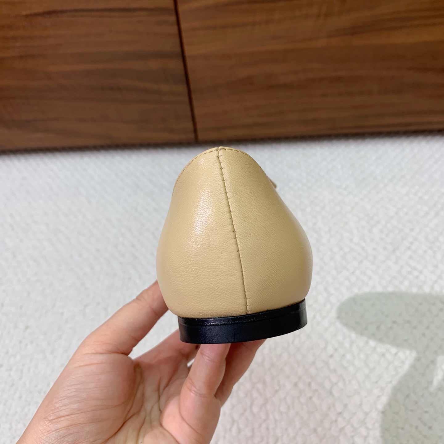 🔸Chan*l🔸平底单鞋。超多网红博主穿搭，绝对是凹造型神器。鞋面牛皮。羊皮垫脚，真皮大底。 码数：35-41（40、4