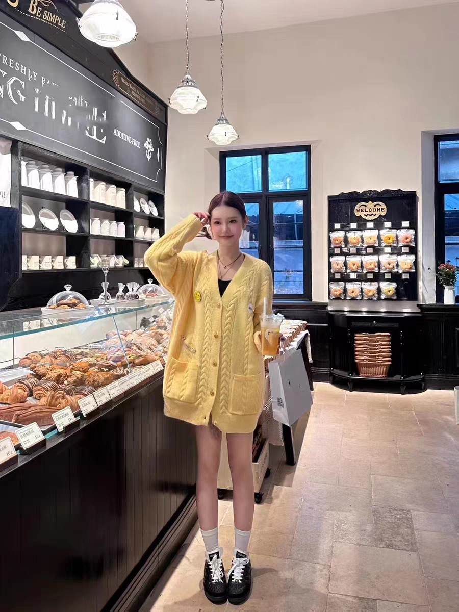 High-End Women’s Suit with 13 Demarzo Big White – Designer’s Signature Style Included - 图片 2