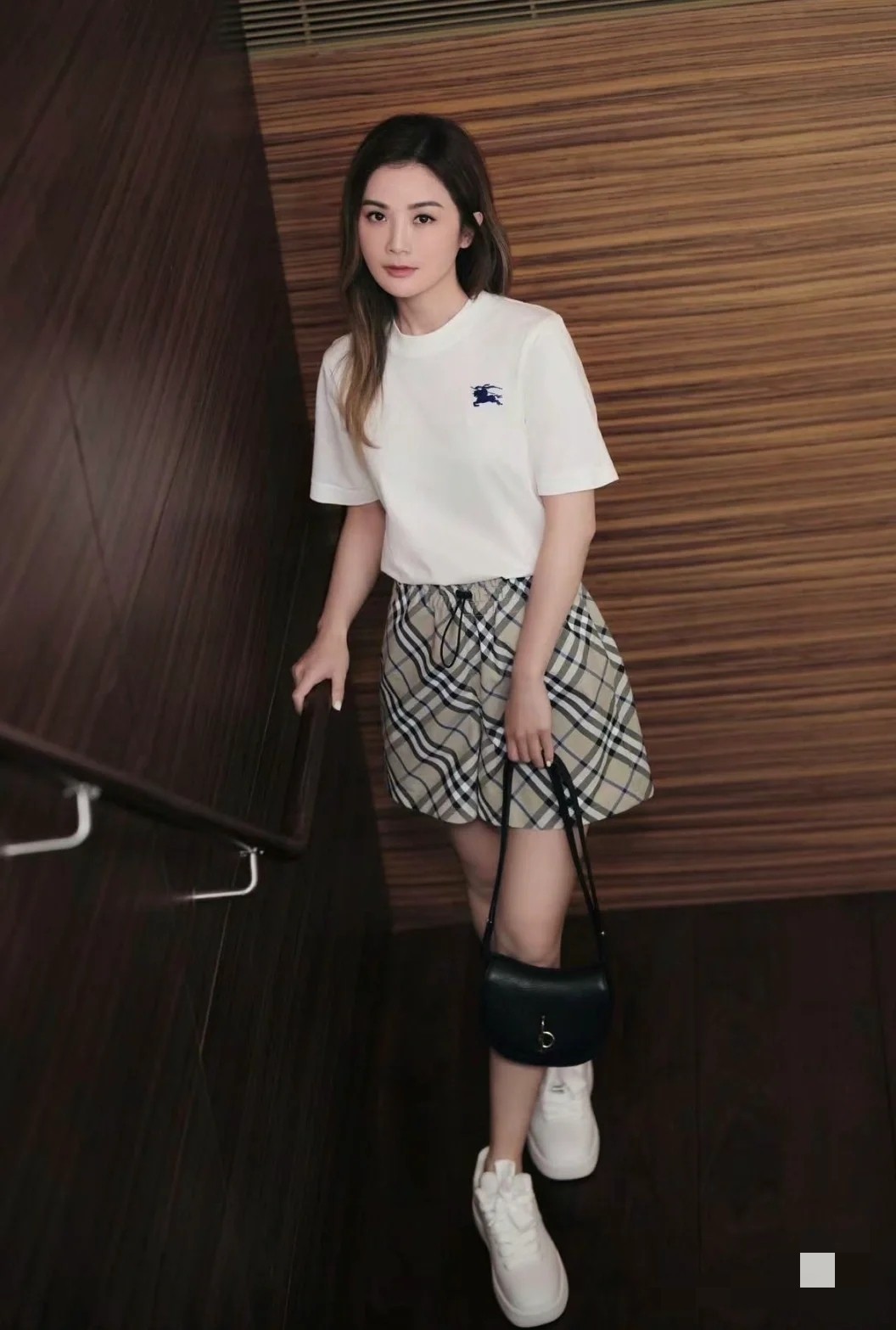 High-Quality Women’s Clothes: Summer T-Shirts with Heavy Embroidery and Stylish Fabrics - 图片 2