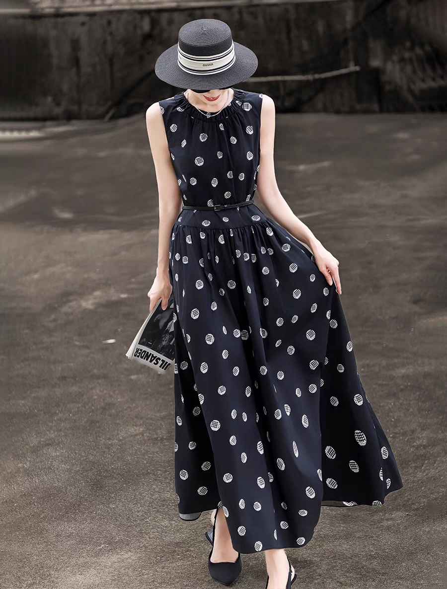 “Max & Mara’s High-Quality Women’s Clothes for Summer in Pure Cotton” - 图片 2