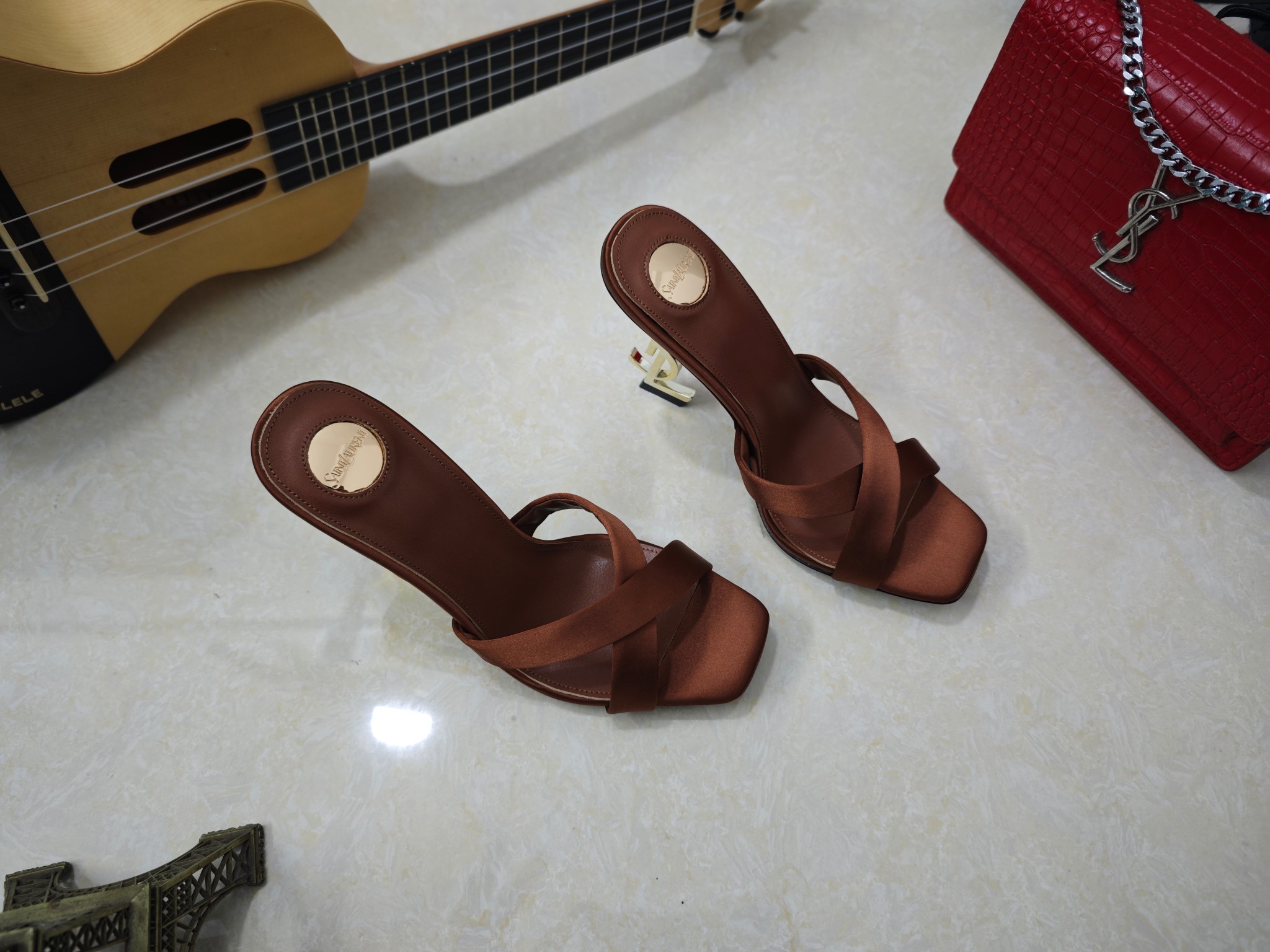 NO:417766,【Saint Laurent】Saint Laurent, high heels ysl-shaped high heels 2025 early spring counters are synchronized with the latest styles, YSL, and decorations. Classic and beautiful masterpieces. The hottest autumn and winter series of the counter, both temperament, fashion, classic and durable design style. The footing effect is particularly beautiful. The material is imported from Italy, imported black cow, imported black sheepskin, inner lining, and foot pads; sheepskin and thin heels, size 35-41 (34.41.42 to be customized, no return or exchange) outsole; imported leather soles, complete packaging for the counter, high heels, saint laurent, saint laurent, saint laurent, saint laurent, high heels, sheepskin, Leather soles19860909【Saint Laurent】圣罗兰、高跟ysl字高跟鞋2025早春专柜同步最新款、YSL、装饰 经典上乘美艳力作 专柜最火秋冬系列 兼备气质 时尚 经典耐看的设计风格 上脚效果特别美,材料采用意大利进口小黑牛,进口黑羊皮、内里、垫脚；绵羊皮、细跟高跟鞋,码数35-41码（34.41.42要定做,不退换）大底；进口真皮大底、配专柜全套包装,高跟鞋,saint laurent,saint laurent,saint laurent,high heels,sheepskin,Leather soles,Women's Shoes