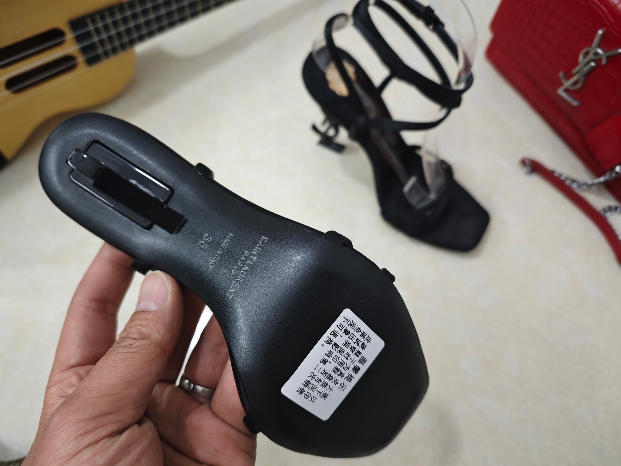 NO:417661,【Saint Laurent】Saint Laurent, high heels ysl-shaped high heels 2025 early spring counters are synchronized with the latest styles, YSL, and decorations. Classic and beautiful masterpieces. The hottest autumn and winter series of the counter, both temperament, fashion, classic and durable design style. The footing effect is particularly beautiful. The material is made of Italian imported silk cloth, imported black sheepskin, inner lining, and foot pads; sheepskin and thin heels, size 35-41 (34.41.42 to be customized, no return or exchange) outsole; imported leather soles, complete packaging for counters, sandals, saint laurent, saint laurent, saint laurent, saint laurent, saint laurent, sandals, high heels, sheepskin, real silk, Leather soles19860909【Saint Laurent】圣罗兰、高跟ysl字高跟鞋2025早春专柜同步最新款、YSL、装饰 经典上乘美艳力作 专柜最火秋冬系列 兼备气质 时尚 经典耐看的设计风格 上脚效果特别美,材料采用意大利进口真丝布面,进口黑羊皮、内里、垫脚；绵羊皮、细跟高跟鞋,码数35-41码（34.41.42要定做,不退换）大底；进口真皮大底、配专柜全套包装,凉鞋,saint laurent,saint laurent,saint laurent,sandals,high heels,sheepskin,real silk,Leather soles,Women's Shoes