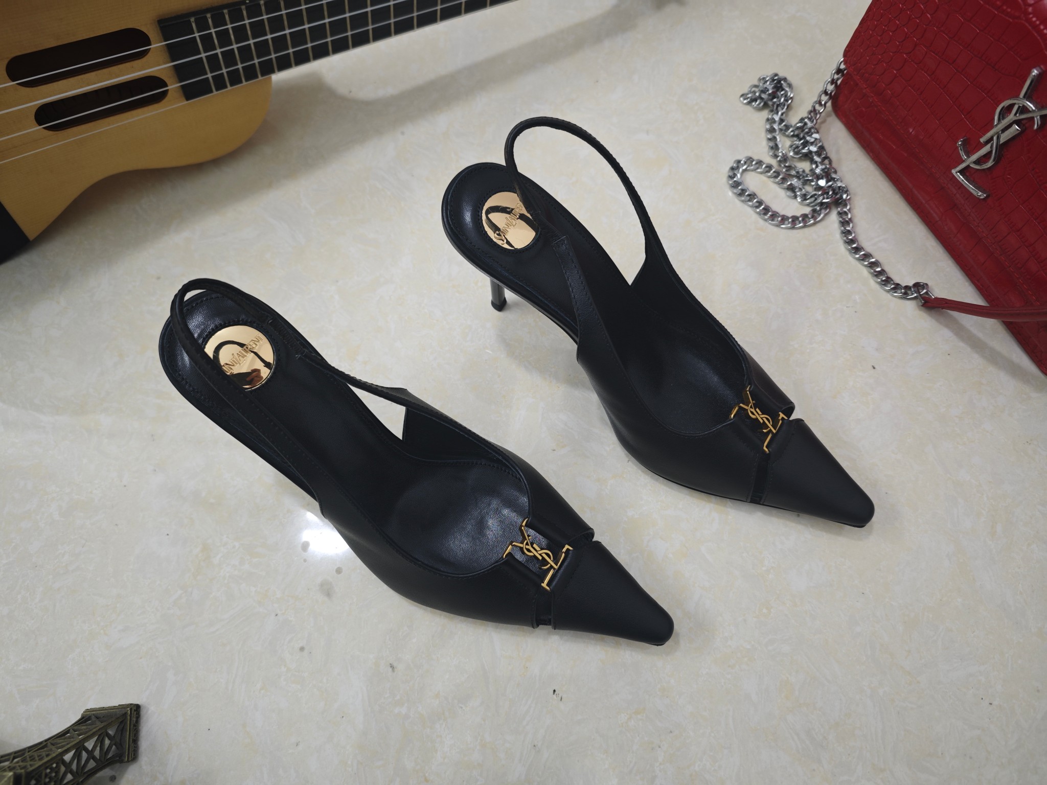 NO:417677,【Saint Laurent】Saint Laurent, high heels ysl-shaped high heels 2025 early spring counter synchronizes the latest styles, YSL, decorations, classic and beautiful masterpieces, the hottest autumn and winter series of the counter, both temperament, fashion, classic and durable design style, the footwear effect is particularly beautiful, the material is imported from Italy, imported black cow, imported black sheepskin, inner lining, foot pad; sheepskin, slim heels, size 35-41 (34.41.42 to be customized, no return or exchange) outsole; imported leather soles, complete packaging for the counter, sandals, saint laurent, saint laurent, saint laurent, saint laurent, saint laurent, sandals, high heels, sheepskin, Leather soles19860909【Saint Laurent】圣罗兰、高跟ysl字高跟鞋2025早春专柜同步最新款、YSL、装饰 经典上乘美艳力作 专柜最火秋冬系列 兼备气质 时尚 经典耐看的设计风格 上脚效果特别美,材料采用意大利进口小黑牛,进口黑羊皮、内里、垫脚；绵羊皮、细跟高跟鞋,码数35-41码（34.41.42要定做,不退换）大底；进口真皮大底、配专柜全套包装,凉鞋,saint laurent,saint laurent,saint laurent,sandals,high heels,sheepskin,Leather soles,Women's Shoes