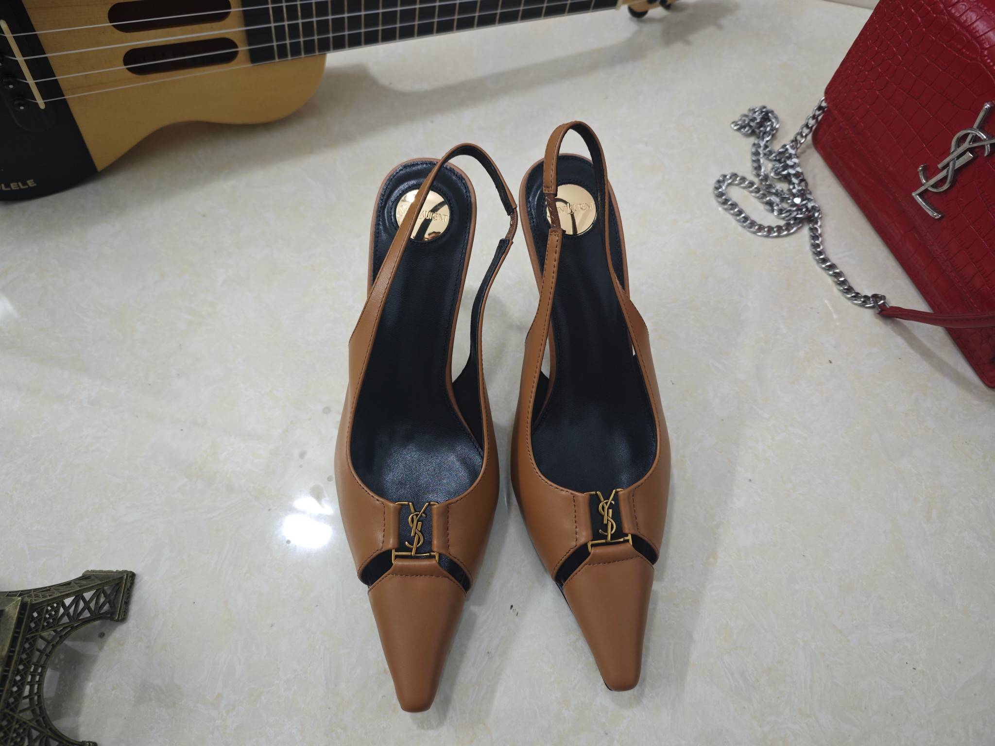 NO:417692,【Saint Laurent】Saint Laurent, high heels ysl-shaped high heels 2025 early spring counter synchronizes the latest styles, YSL, decorations, classic and beautiful masterpieces, the hottest autumn and winter series of the counter, both temperament, fashion, classic and durable design style, the footwear effect is particularly beautiful, the material is imported from Italy, imported black cow, imported black sheepskin, inner lining, foot pad; sheepskin, slim heels, size 35-41 (34.41.42 to be customized, no return or exchange) outsole; imported genuine leather soles, complete packaging for the counter., sandals, saint laurent, saint laurent, saint laurent, saint laurent, sandals, high heels, sheepskin, Leather soles19860909【Saint Laurent】圣罗兰、高跟ysl字高跟鞋2025早春专柜同步最新款、YSL、装饰 经典上乘美艳力作 专柜最火秋冬系列 兼备气质 时尚 经典耐看的设计风格 上脚效果特别美,材料采用意大利进口小黑牛,进口黑羊皮、内里、垫脚；绵羊皮、细跟高跟鞋,码数35-41码（34.41.42要定做,不退换）大底；进口真皮大底、配专柜全套包装.,凉鞋,saint laurent,saint laurent,saint laurent,sandals,high heels,sheepskin,Leather soles,Women's Shoes