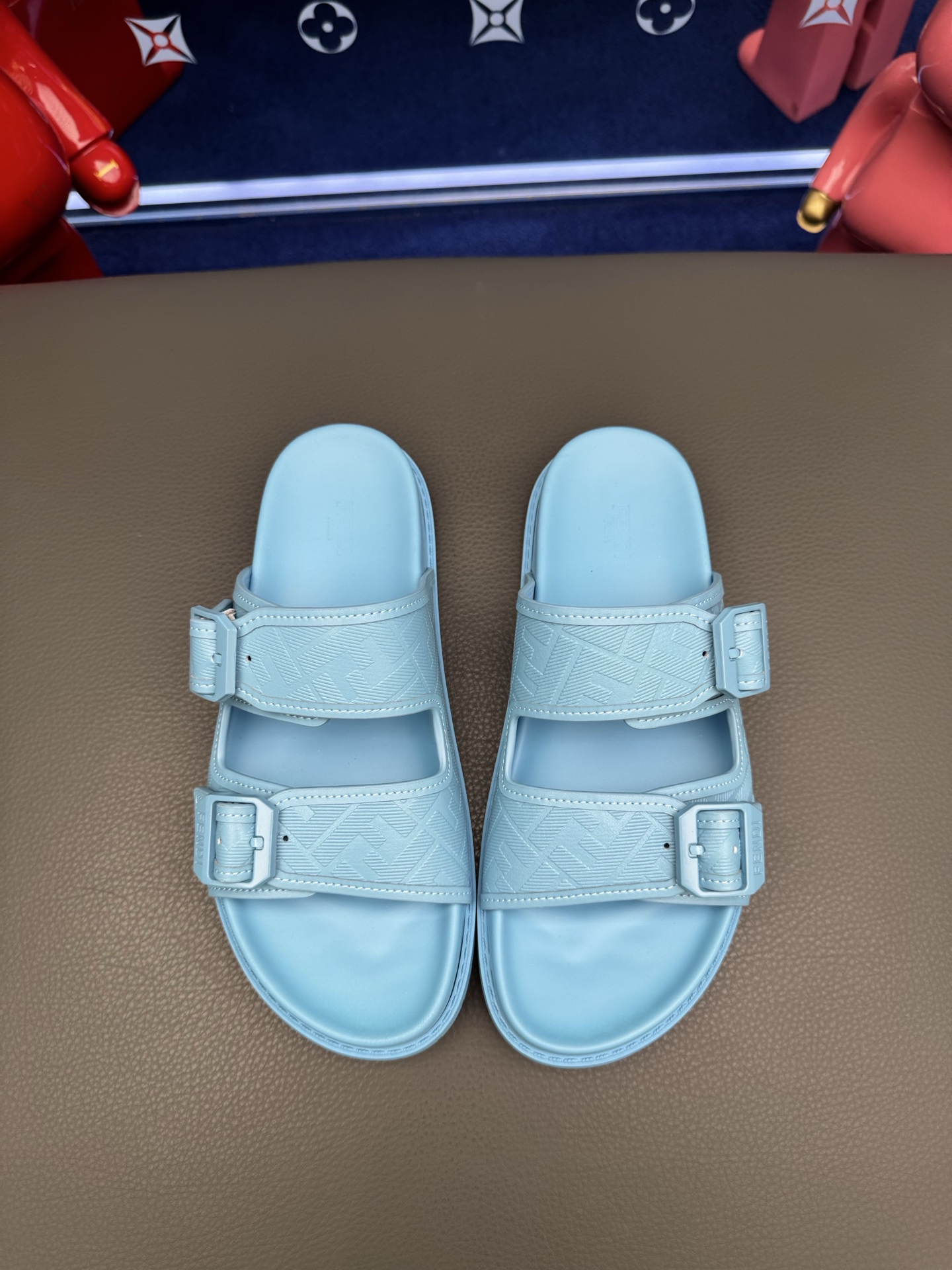 NO:783418,How can FENDI Fendi slippers and sandals be shipped this summer without the blessing of little monsters, the original imported special hardware decorative pattern, the original private model outsole!  Details determine success or failure, good quality is not afraid of magnifying details!  It feels super comfortable on your feet!  This summer you need a pair of trendy, cool and comfortable sandals, standard size 39-44 (customized at 38.45.46), fendi, fendi, sandals, slippers19860909FENDI 芬迪 拖鞋凉鞋出货这个夏天怎么能少了小怪兽的加持原版进口特质五金装饰图案原版私模大底！细节决定成败,好的品质不怕放大细节！脚感超级舒适！这个夏天你需要一双又潮又酷即舒适的凉拖鞋 标准码数39-44（38.45.46订做）,,fendi,fendi,sandals,slippers,Men's shoes
