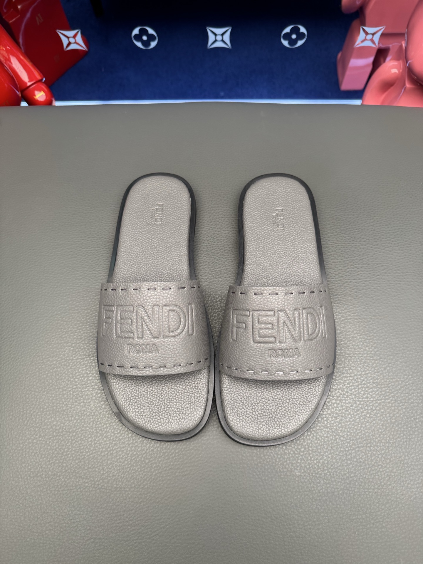 NO:783412,How can FENDI Fendi slippers and sandals be shipped this summer without the blessing of little monsters, the original imported special hardware decorative pattern, the original private model outsole!  Details determine success or failure, good quality is not afraid of magnifying details!  It feels super comfortable on your feet!  This summer you need a pair of trendy, cool and comfortable sandals, standard size 39-44 (customized at 38.45.46), fendi, fendi, sandals, slippers19860909FENDI芬迪拖鞋凉鞋出货这个夏天怎么能少了小怪兽的加持原版进口特质五金装饰图案原版私模大底！细节决定成败,好的品质不怕放大细节！脚感超级舒适！这个夏天你需要一双又潮又酷即舒适的凉拖鞋 标准码数39-44（38.45.46订做）,,fendi,fendi,sandals,slippers,Men's shoes