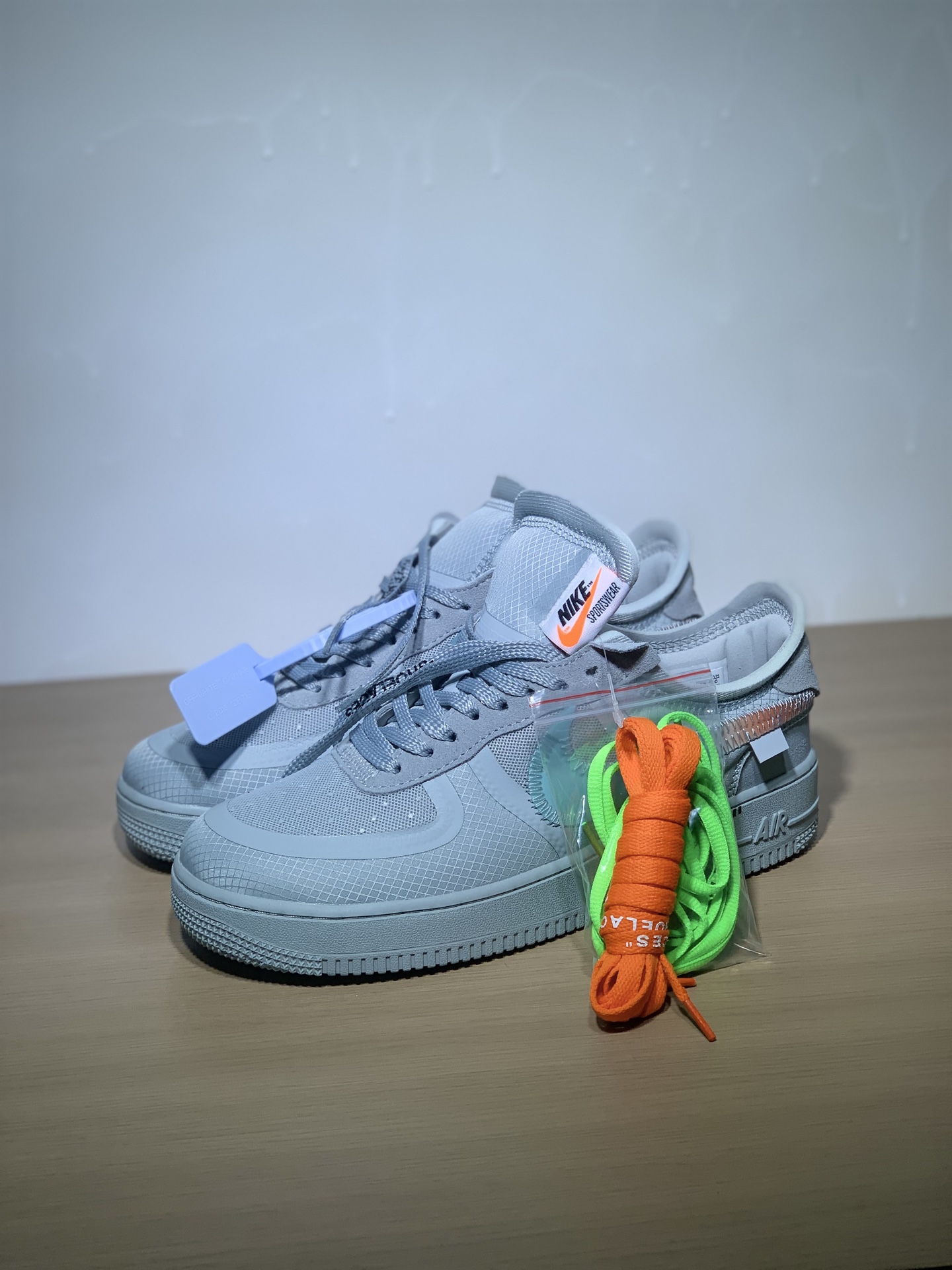 NO:955057,Real price OFF-WHITE x Nike Air Force1 LowBlack White2.0 co-branded trendy Air Force 1 low-top non-slip casual sneakers for men and women, gray. Item No. AO4606-800 Size 36-46/half size, off white19860909实价 OFF-WHITE x Nike Air Force1 LowBlack White2.0联名潮流款 空军一号低帮防滑休闲板鞋 男女同款 灰色. 货号AO4606-800 尺码36-46/半码,,off white,Men's shoes