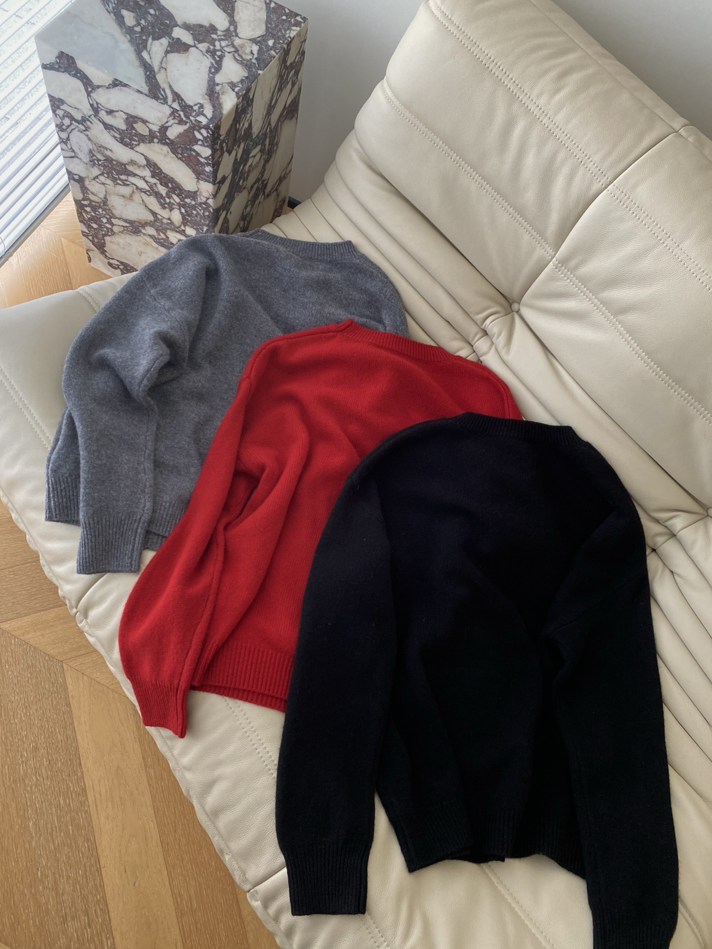 25。F秋冬童趣木马羊毛上衣 当软糯邂逅立体木马图案一秒唤醒童年的纯真烂漫立体流苏鬃毛精致细节满满 圆领