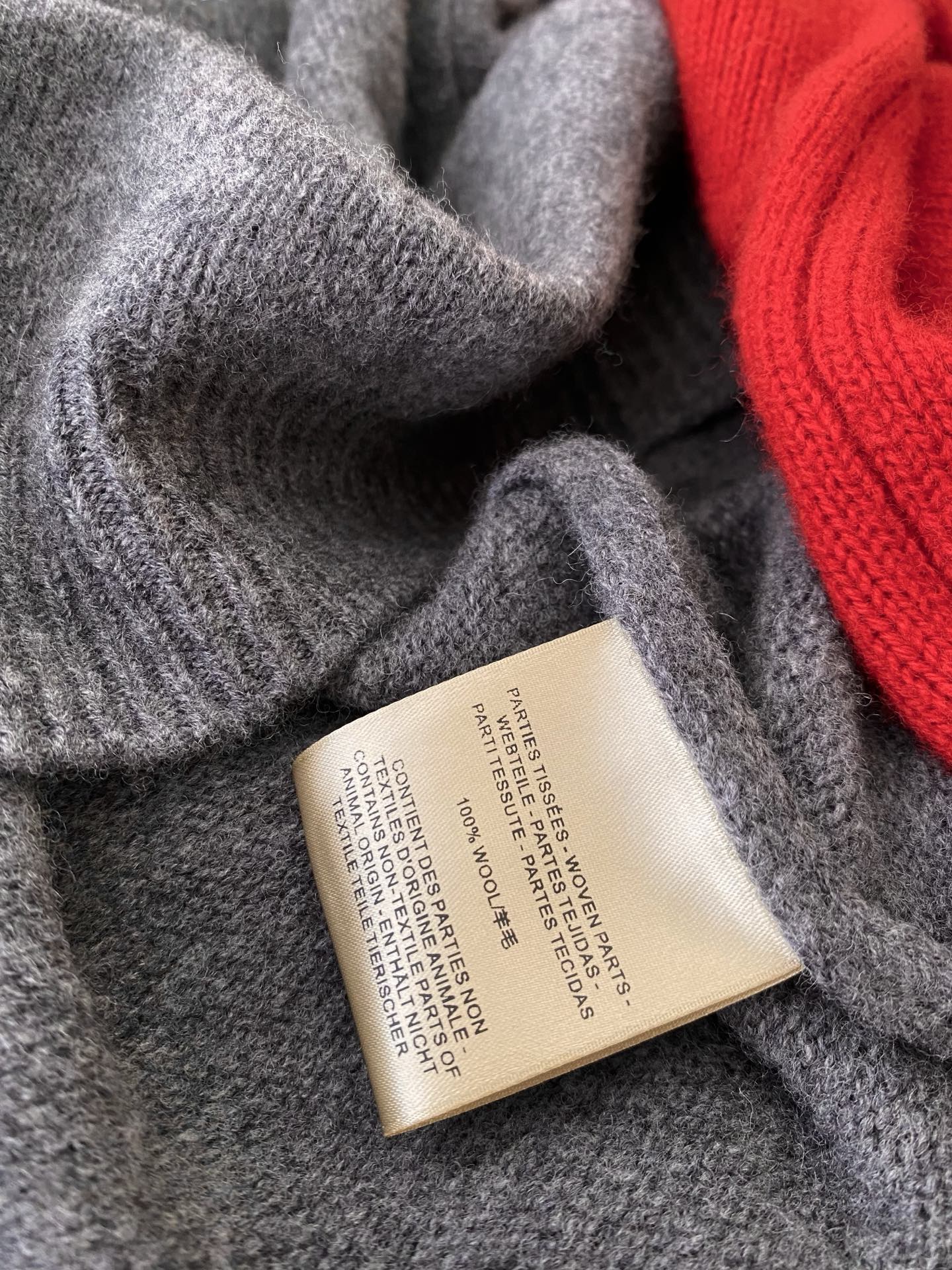 25。F秋冬童趣木马羊毛上衣 当软糯邂逅立体木马图案一秒唤醒童年的纯真烂漫立体流苏鬃毛精致细节满满 圆领