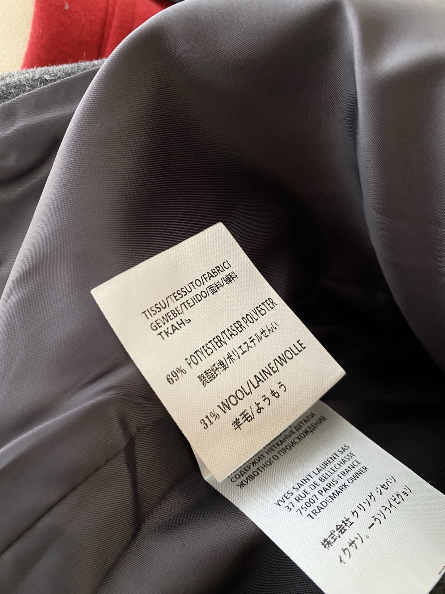 26SS 早春新款短裤  羊毛质感的短裤搭配细皮带 利落的剪裁勾勒出随性又精致的腔调 A字裤型超显瘦 是