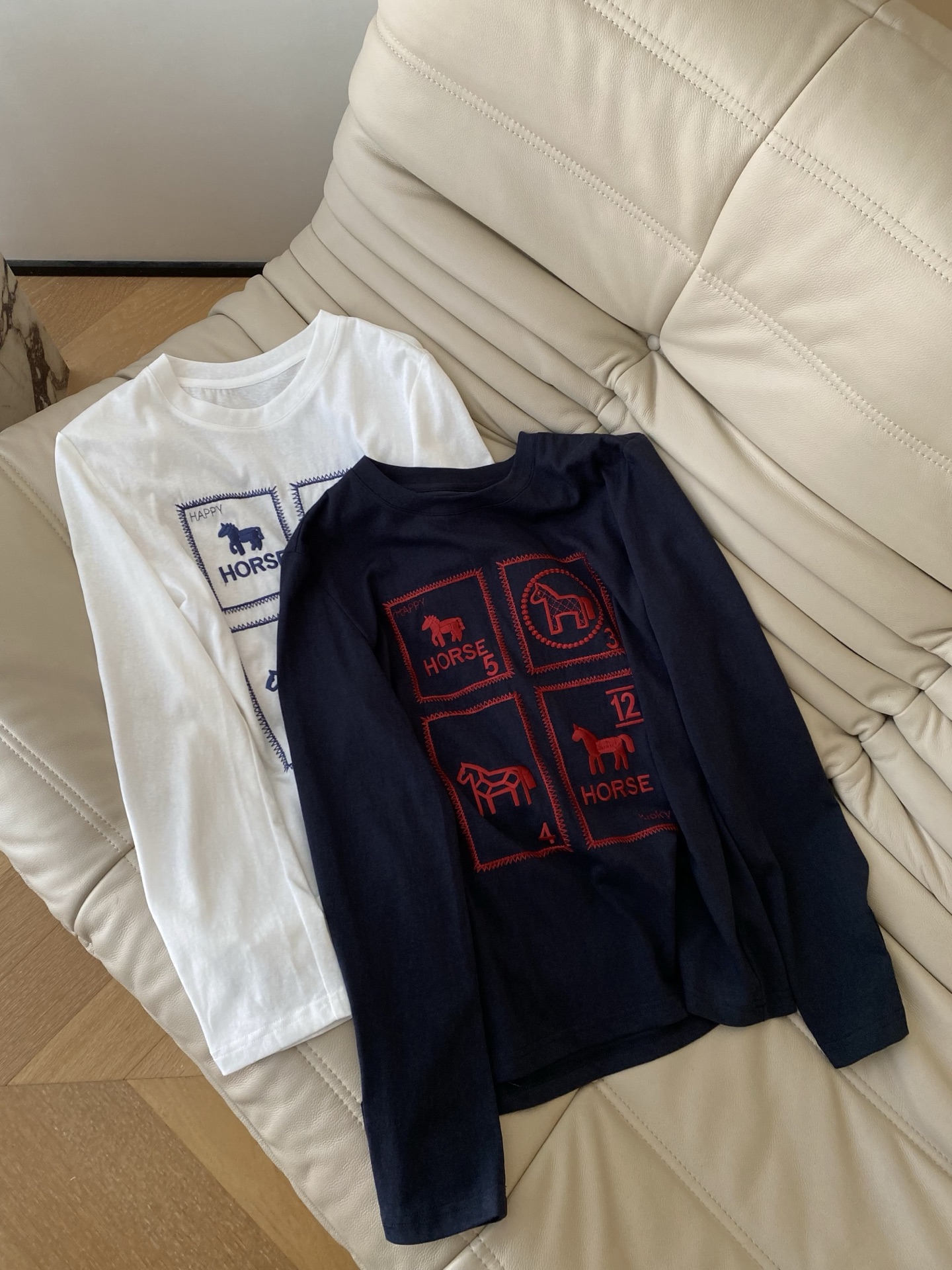 26SS 早春新款tee邮票式小马刺绣图案复古又俏皮 软糯亲肤的面料单穿叠穿都自在 白/藏青两色适配各种