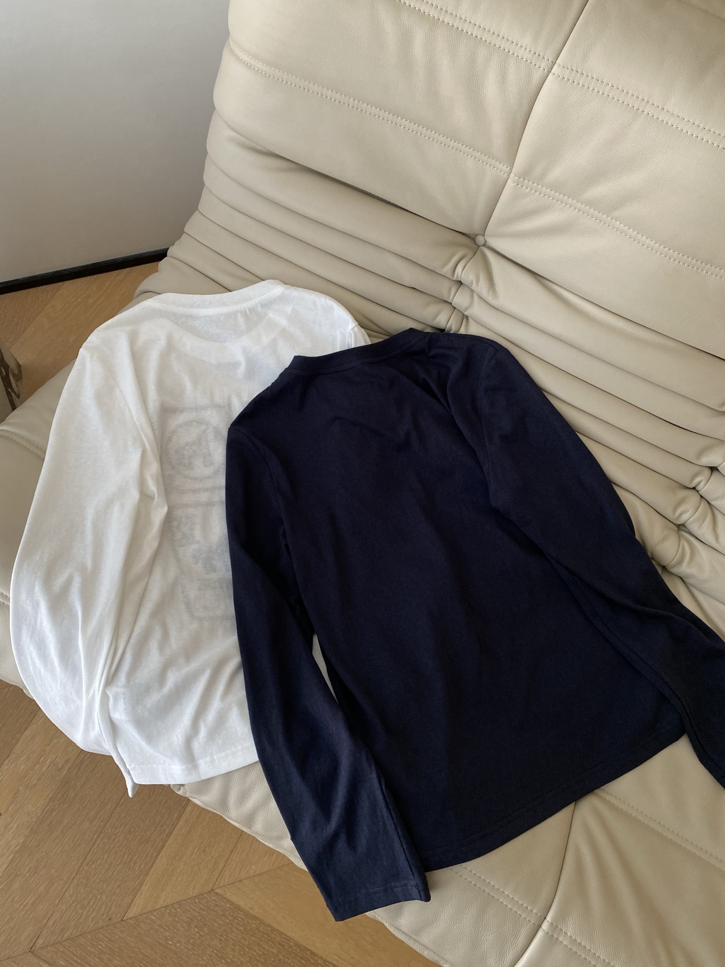 26SS 早春新款tee邮票式小马刺绣图案复古又俏皮 软糯亲肤的面料单穿叠穿都自在 白/藏青两色适配各种