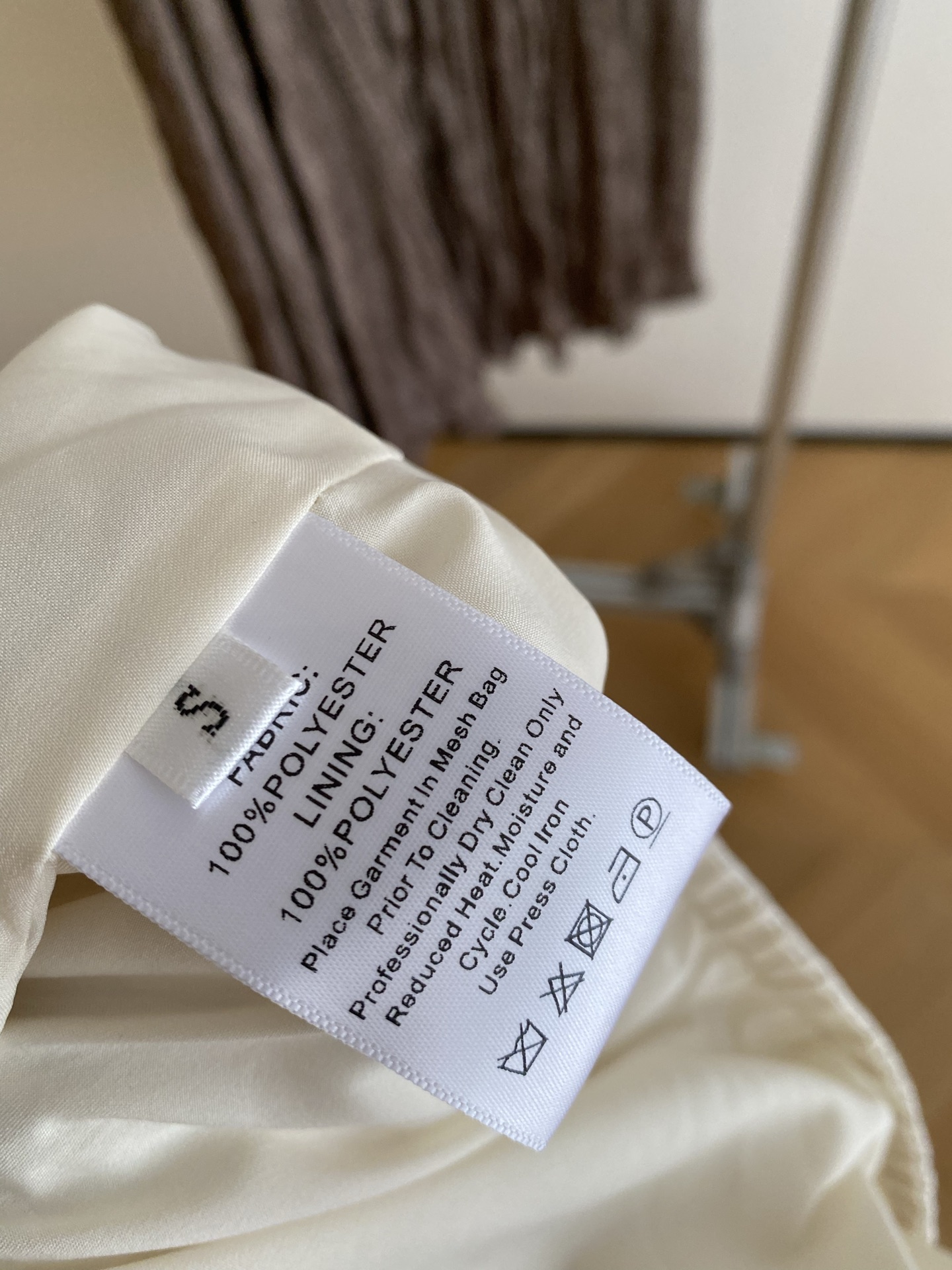 26SS 早春新款高腰褶皱半身裙 灵动褶皱剪裁勾勒纤细腰线，松紧腰头设计暗藏舒适小心机，双款还原松弛高级