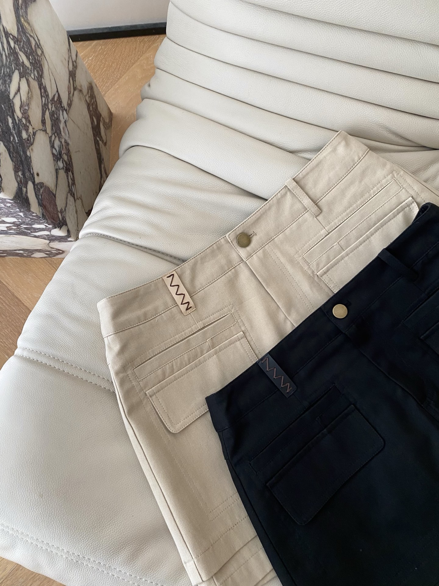 26SS 春夏新款 | 工装风口袋短裙裤采用高支斜纹棉面料打造，高腰A字版型利落显瘦双贴袋设计+腰头波浪