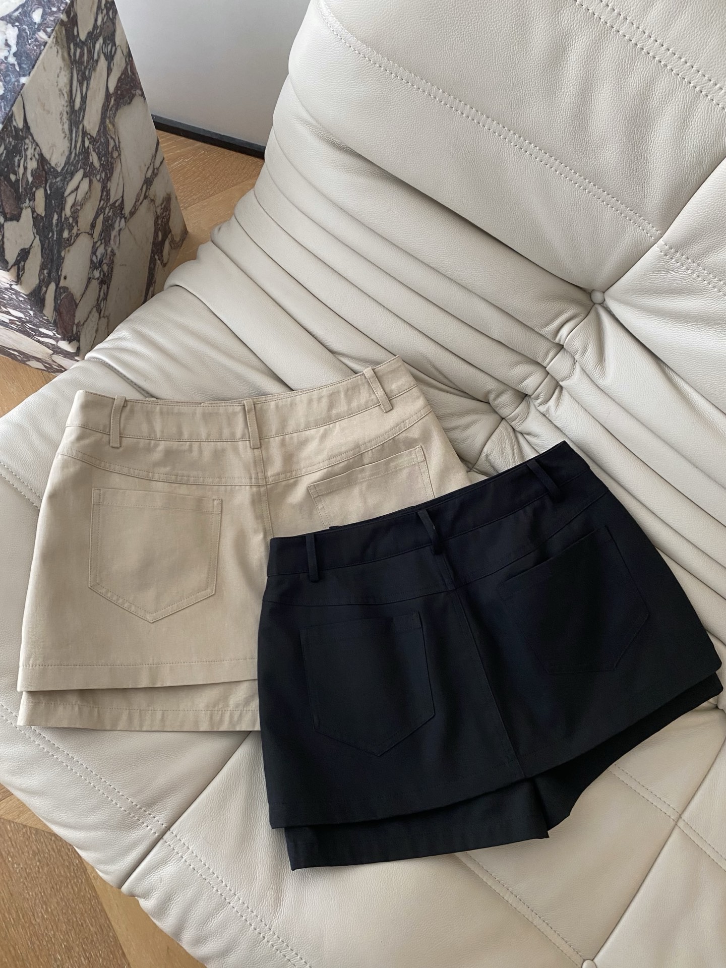 26SS 春夏新款 | 工装风口袋短裙裤采用高支斜纹棉面料打造，高腰A字版型利落显瘦双贴袋设计+腰头波浪