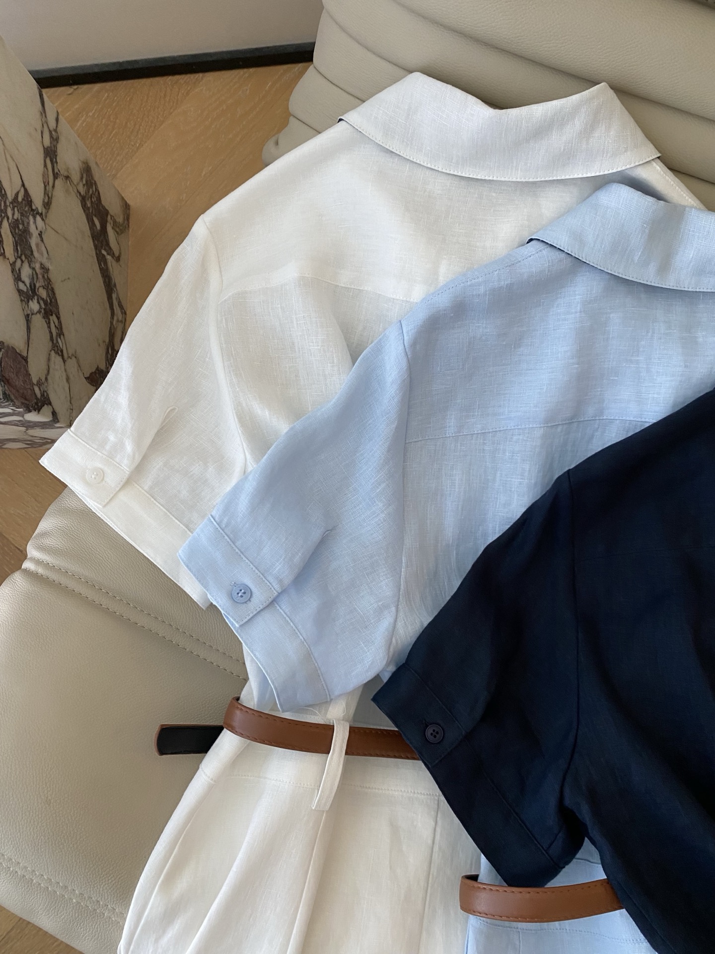 26SS 春夏新款 | 亚麻收腰衬衫式连衣裙采用透气高支亚麻面料打造利落直筒版型，奶白/浅蓝双色自带清透