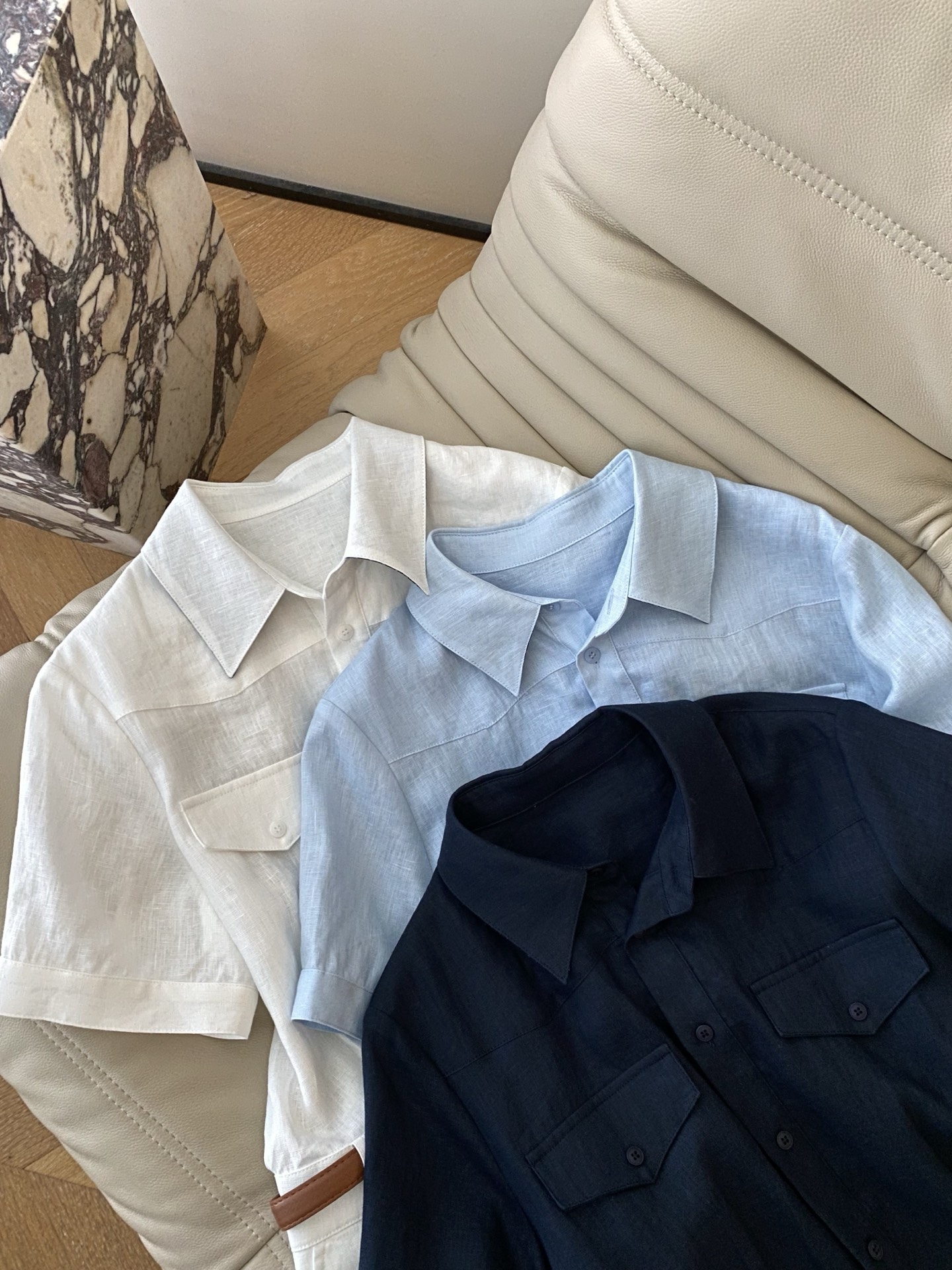 26SS 春夏新款 | 亚麻收腰衬衫式连衣裙采用透气高支亚麻面料打造利落直筒版型，奶白/浅蓝双色自带清透